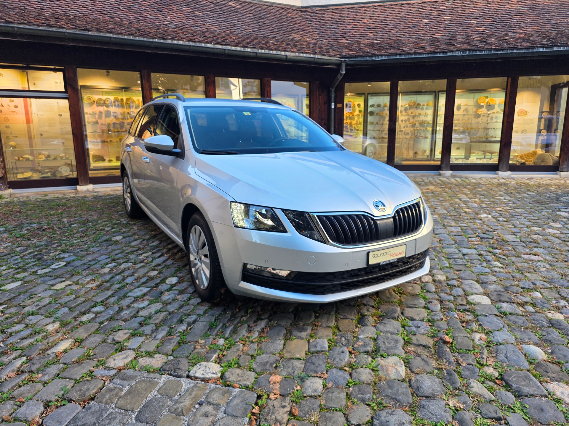 SKODA Octavia Combi 1.6 TDI Ambition DSG-image-1