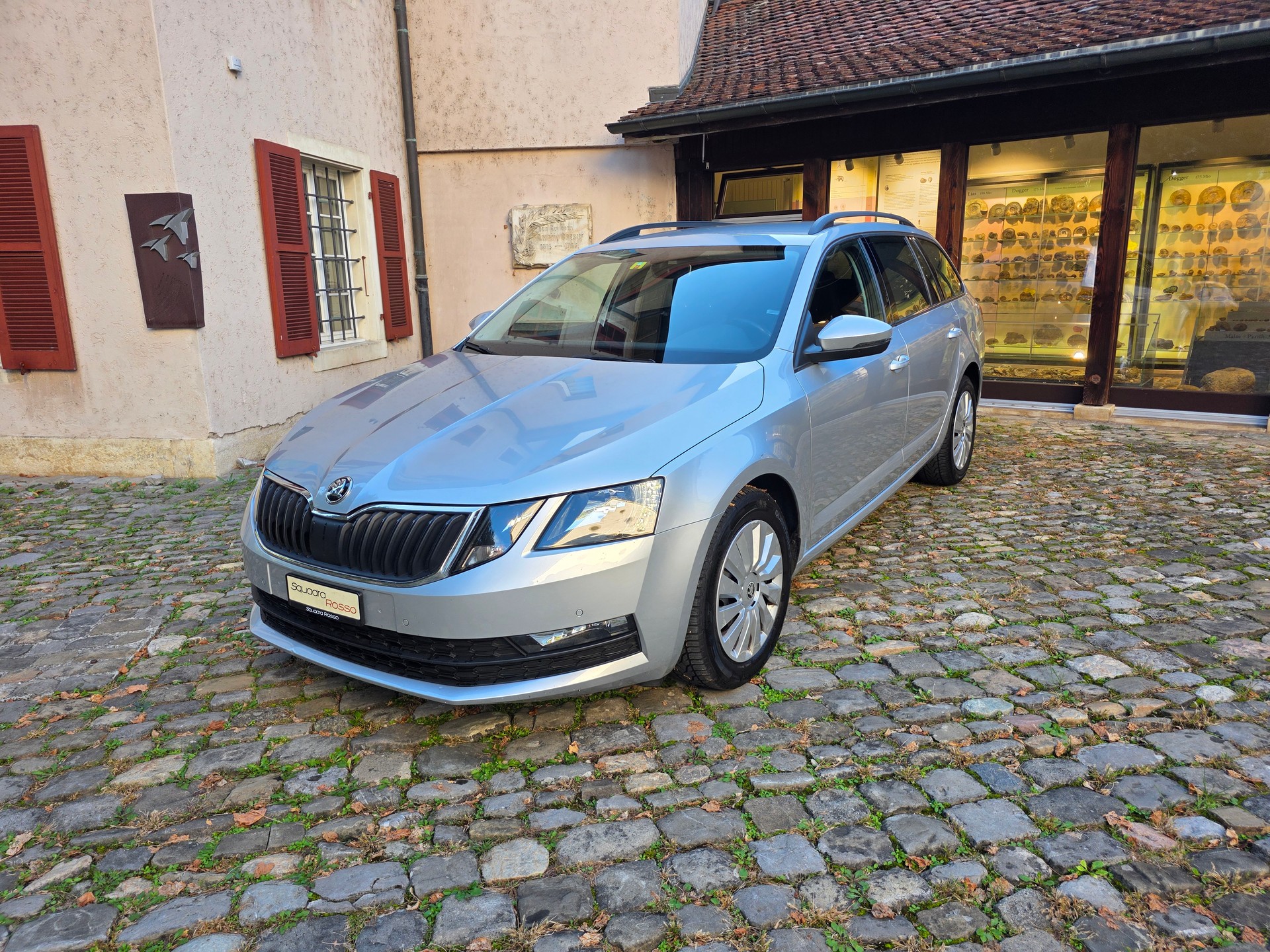 SKODA Octavia Combi 1.6 TDI Ambition DSG-image-3