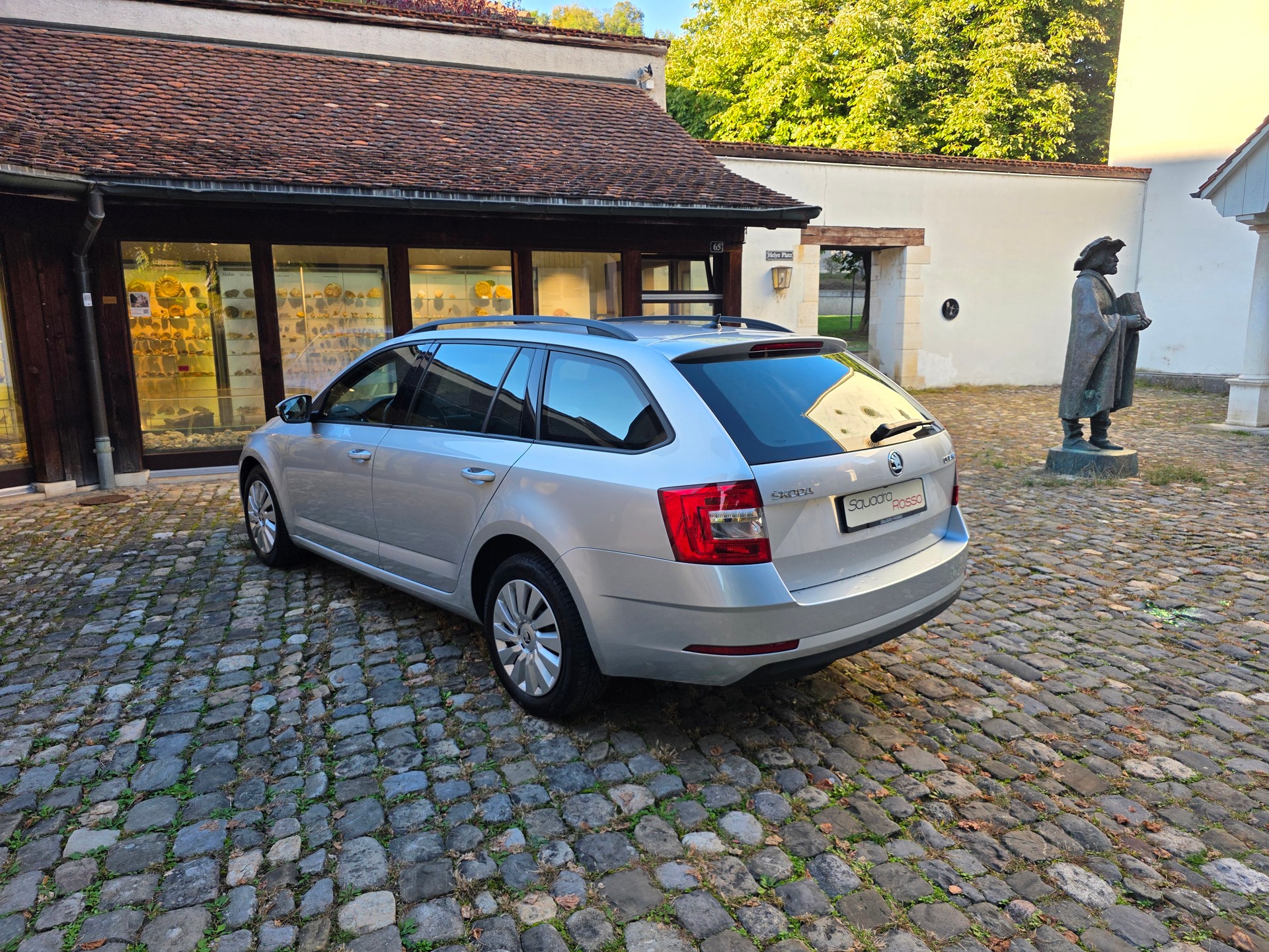 SKODA Octavia Combi 1.6 TDI Ambition DSG-image-4