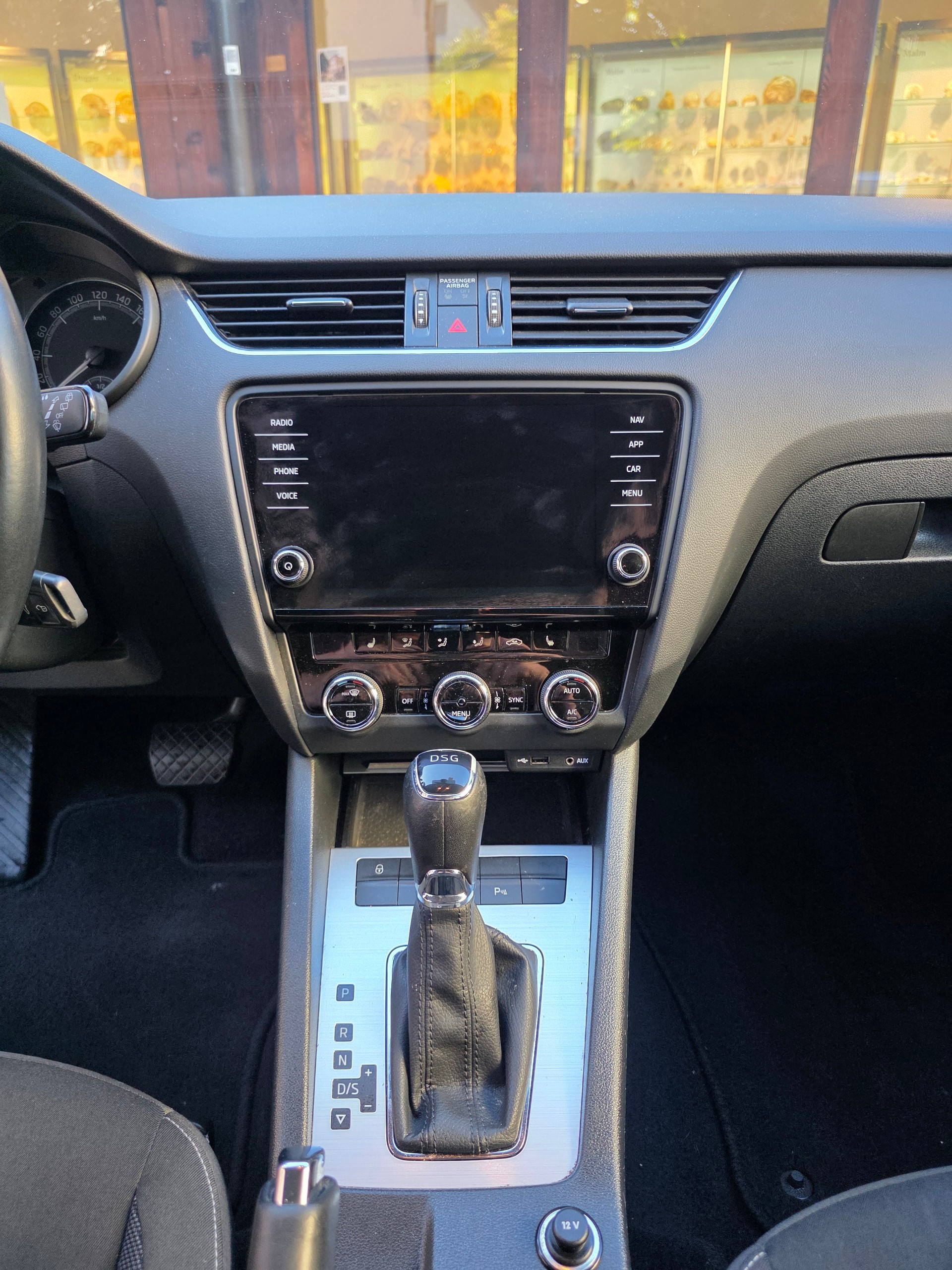 SKODA Octavia Combi 1.6 TDI Ambition DSG-image-10