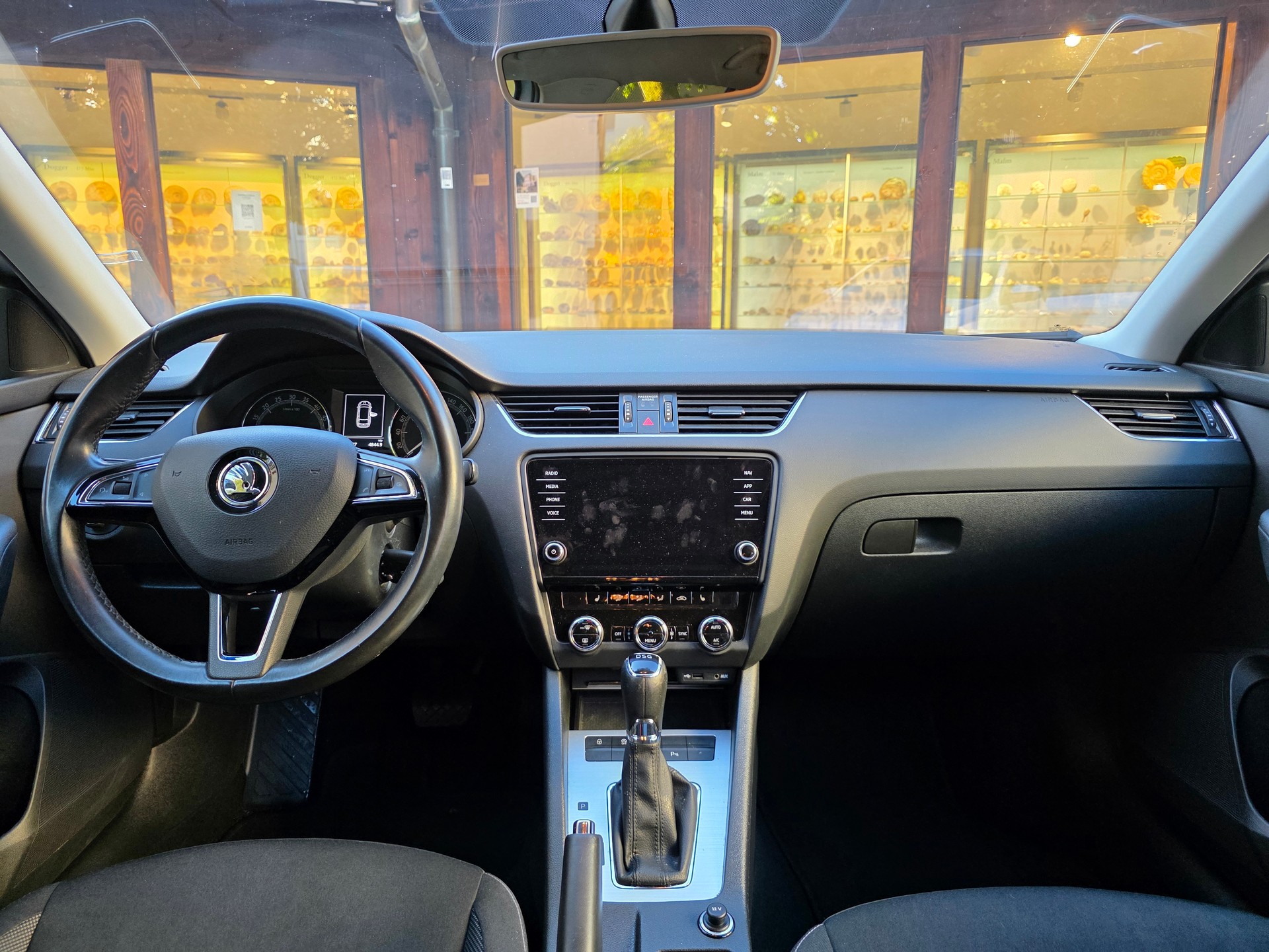 SKODA Octavia Combi 1.6 TDI Ambition DSG-image-9