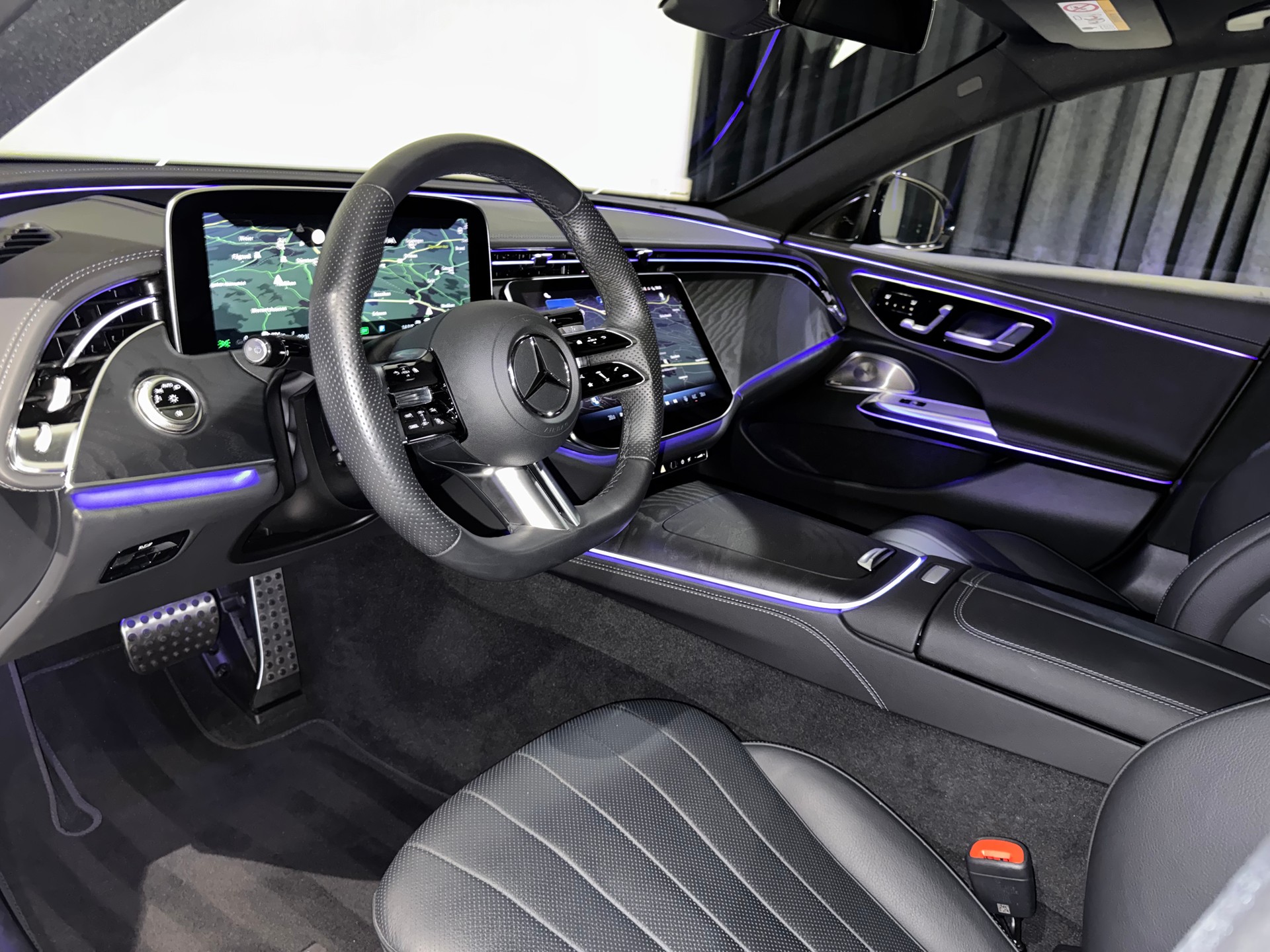 MERCEDES-BENZ E 300 de 4Matic 9G-Tronic | CH | 1.Hand |-image-10
