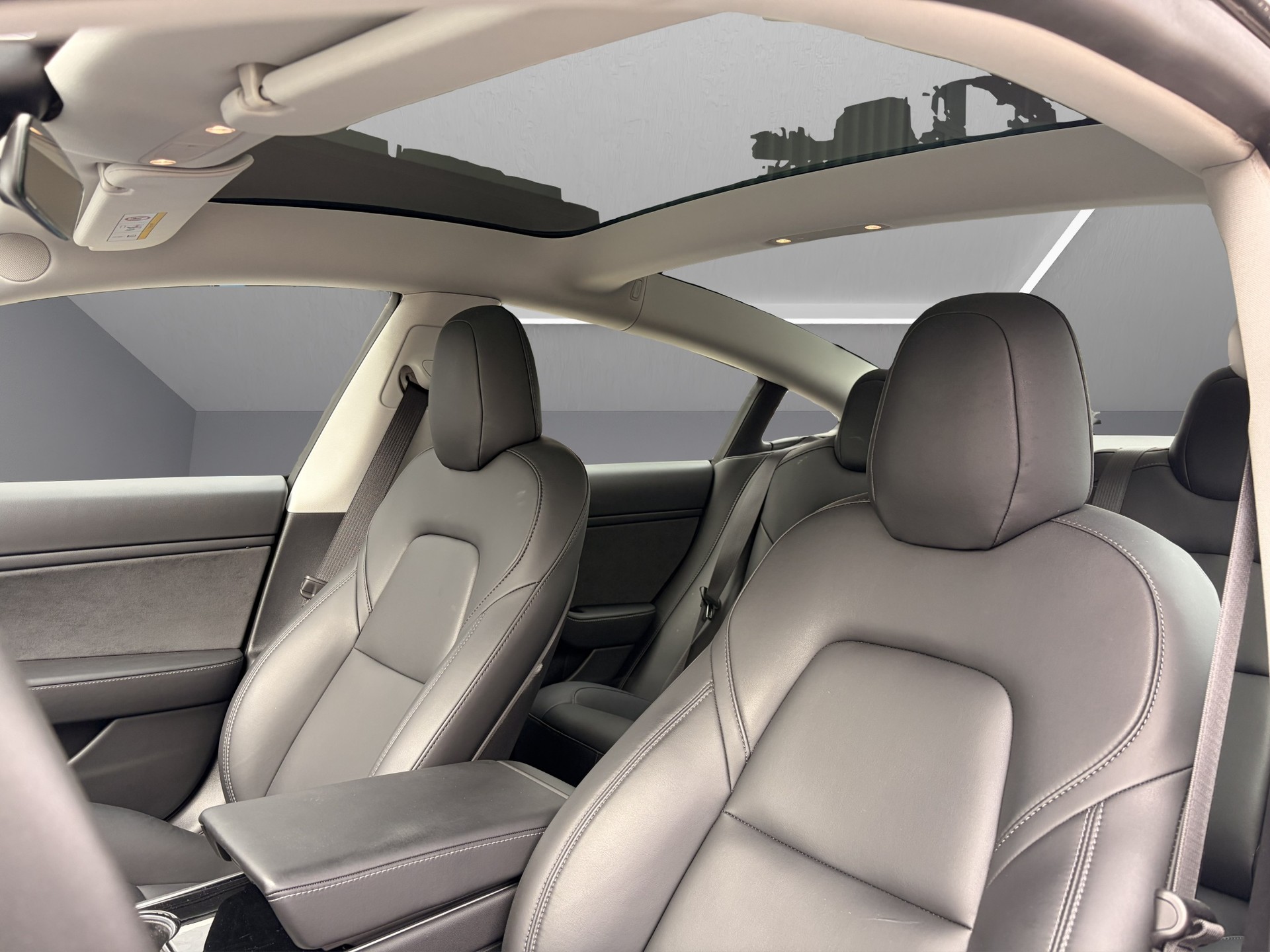 TESLA Model 3 Performance Dual Motor AWD (CH-Fahrzeug)-image-11