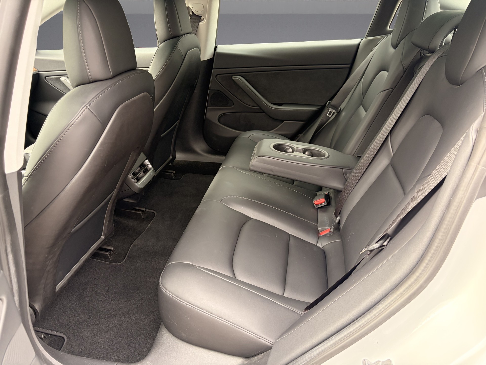 TESLA Model 3 Performance Dual Motor AWD (CH-Fahrzeug)-image-9