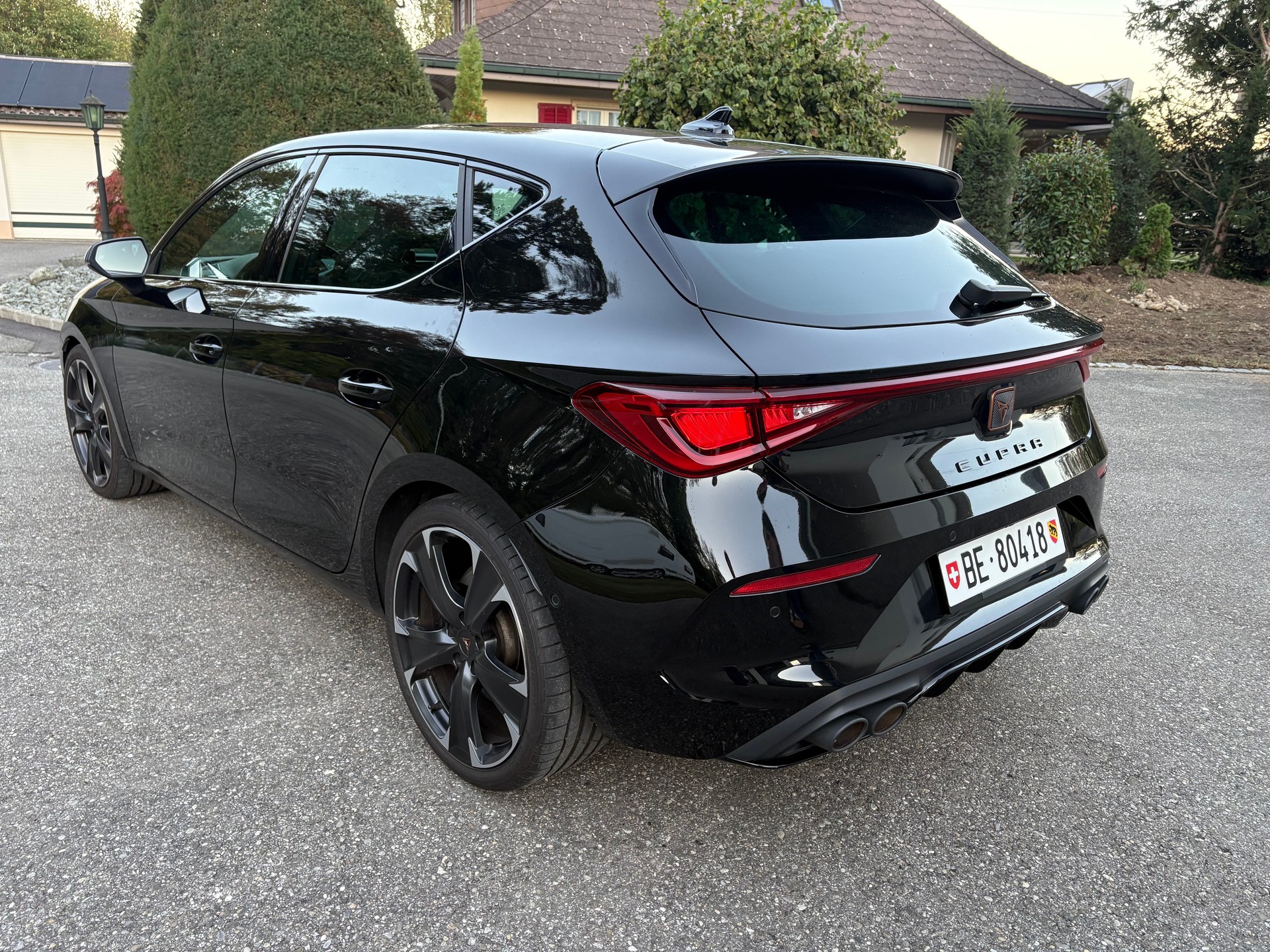 CUPRA 2.0 TSI 300 VZ DSG-image-2