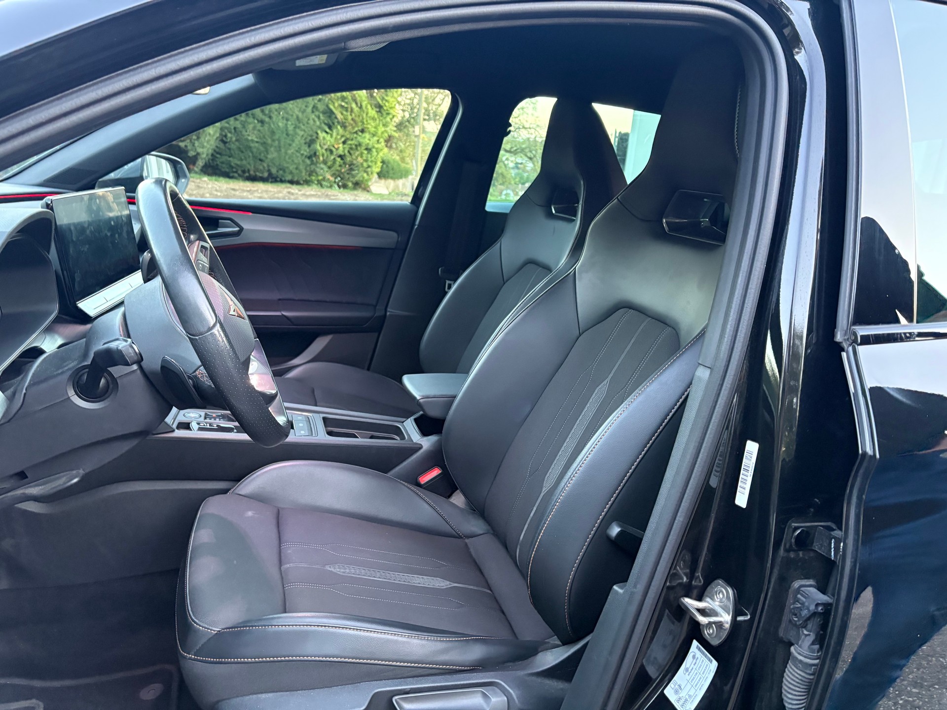 CUPRA 2.0 TSI 300 VZ DSG-image-3