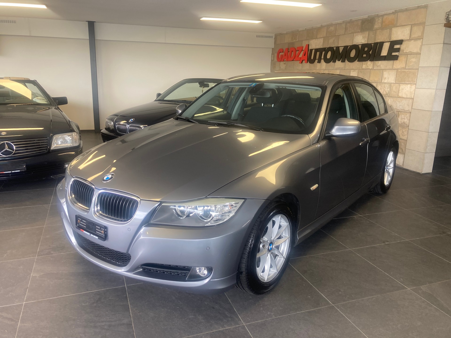 BMW 318i-image-0