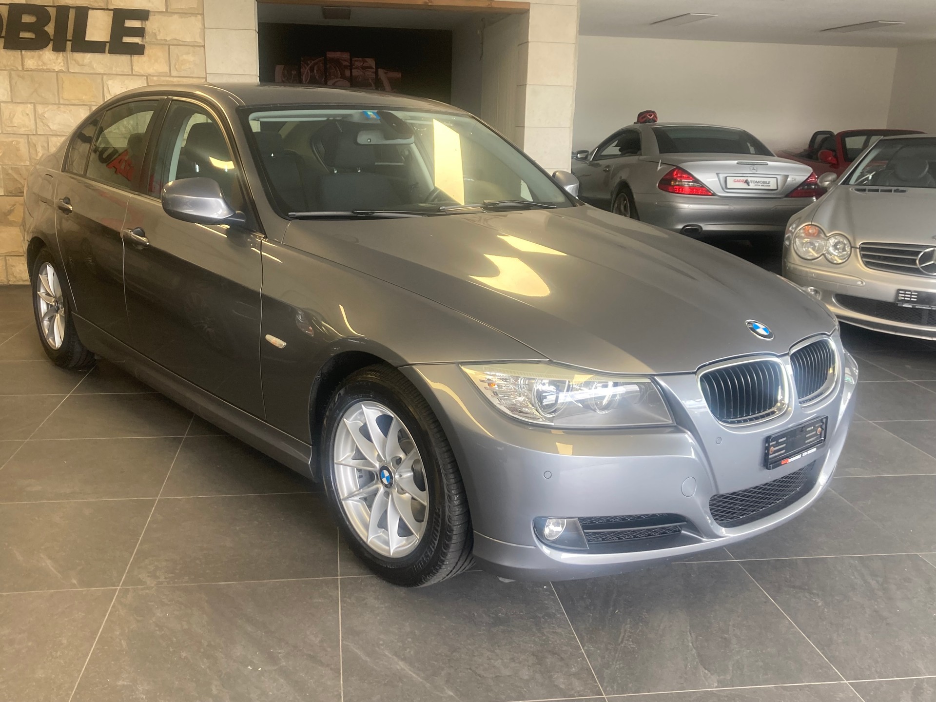 BMW 318i-image-1