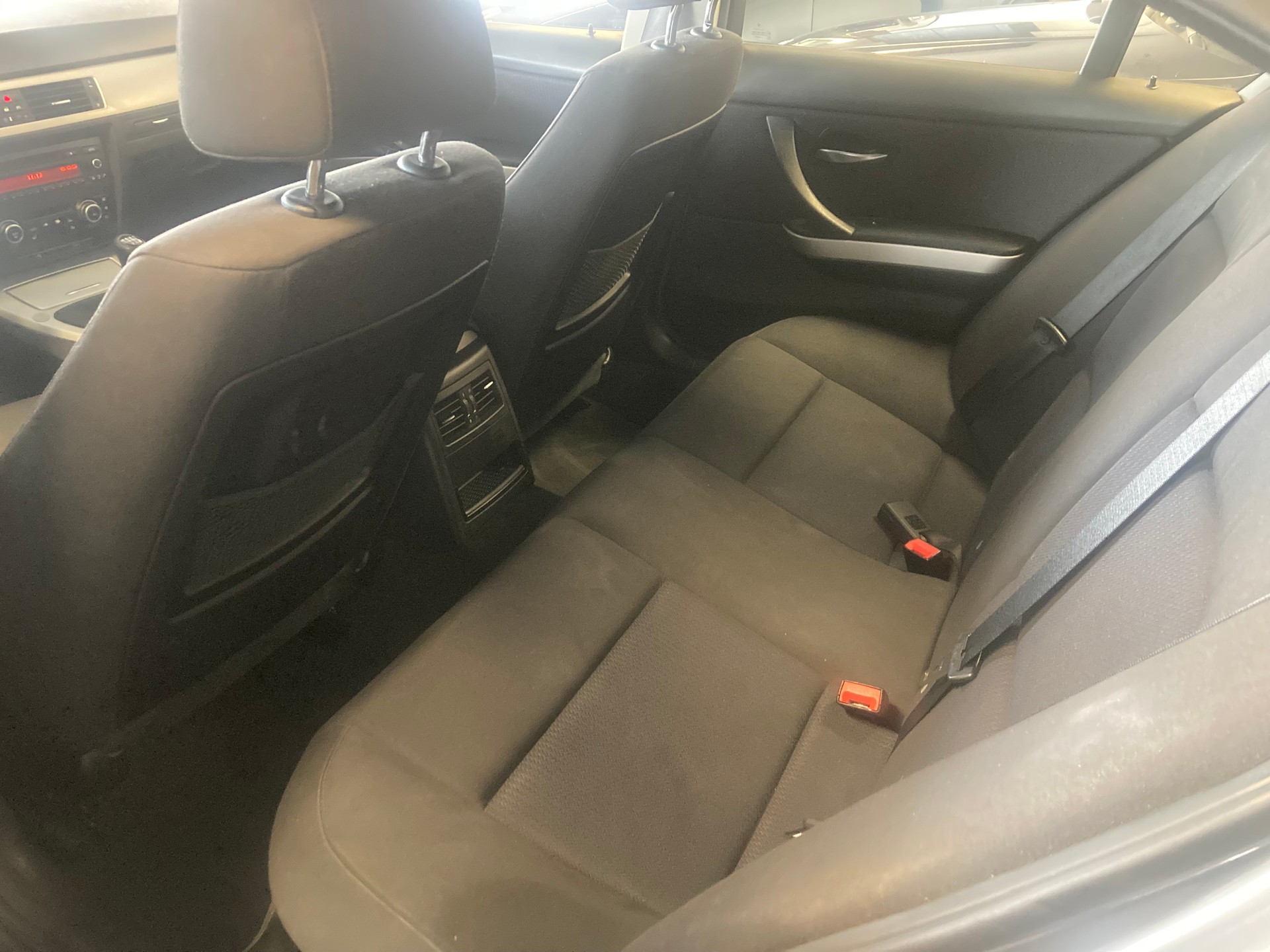 BMW 318i-image-6