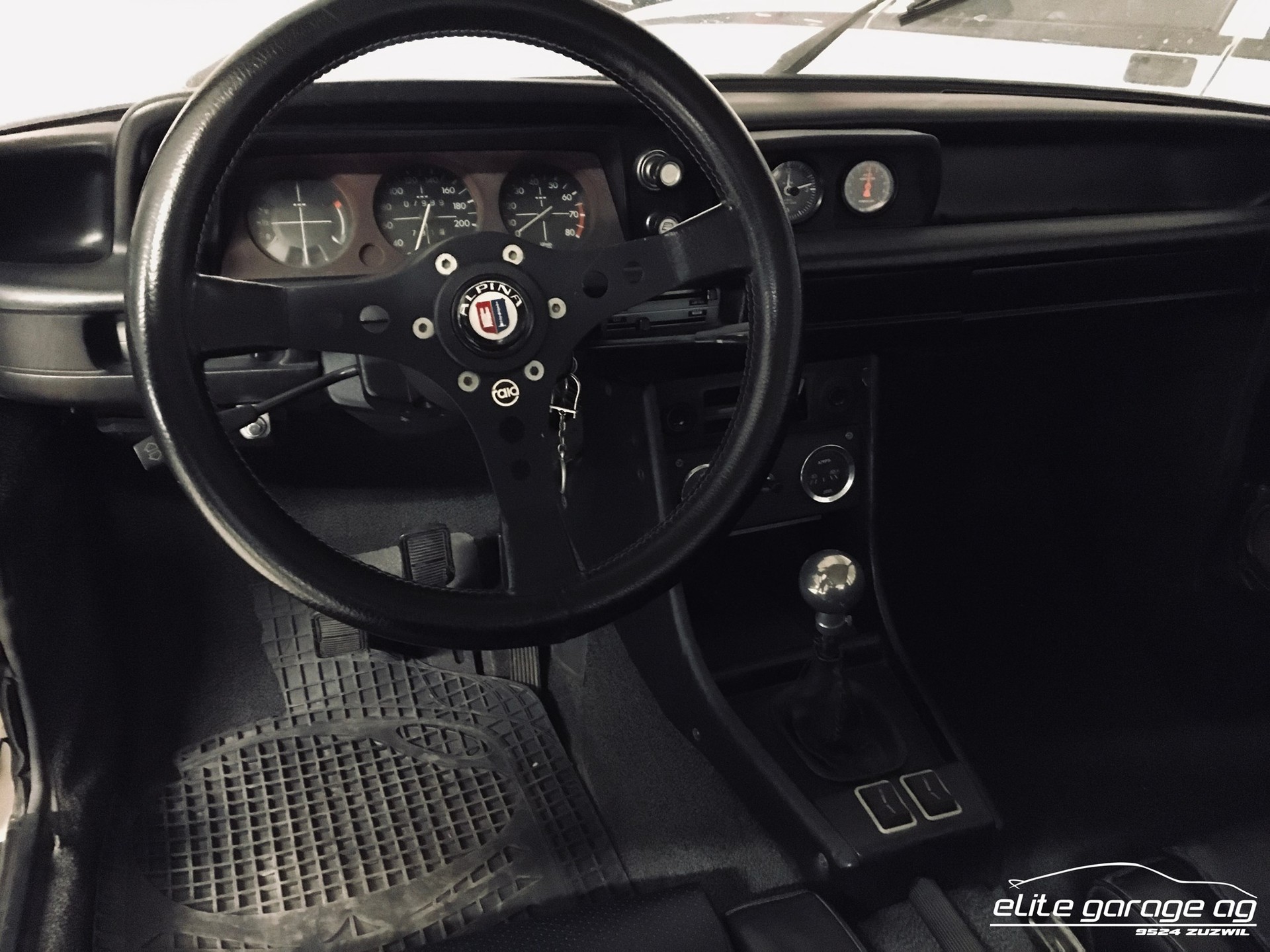 BMW 2002 Turbo-image-7