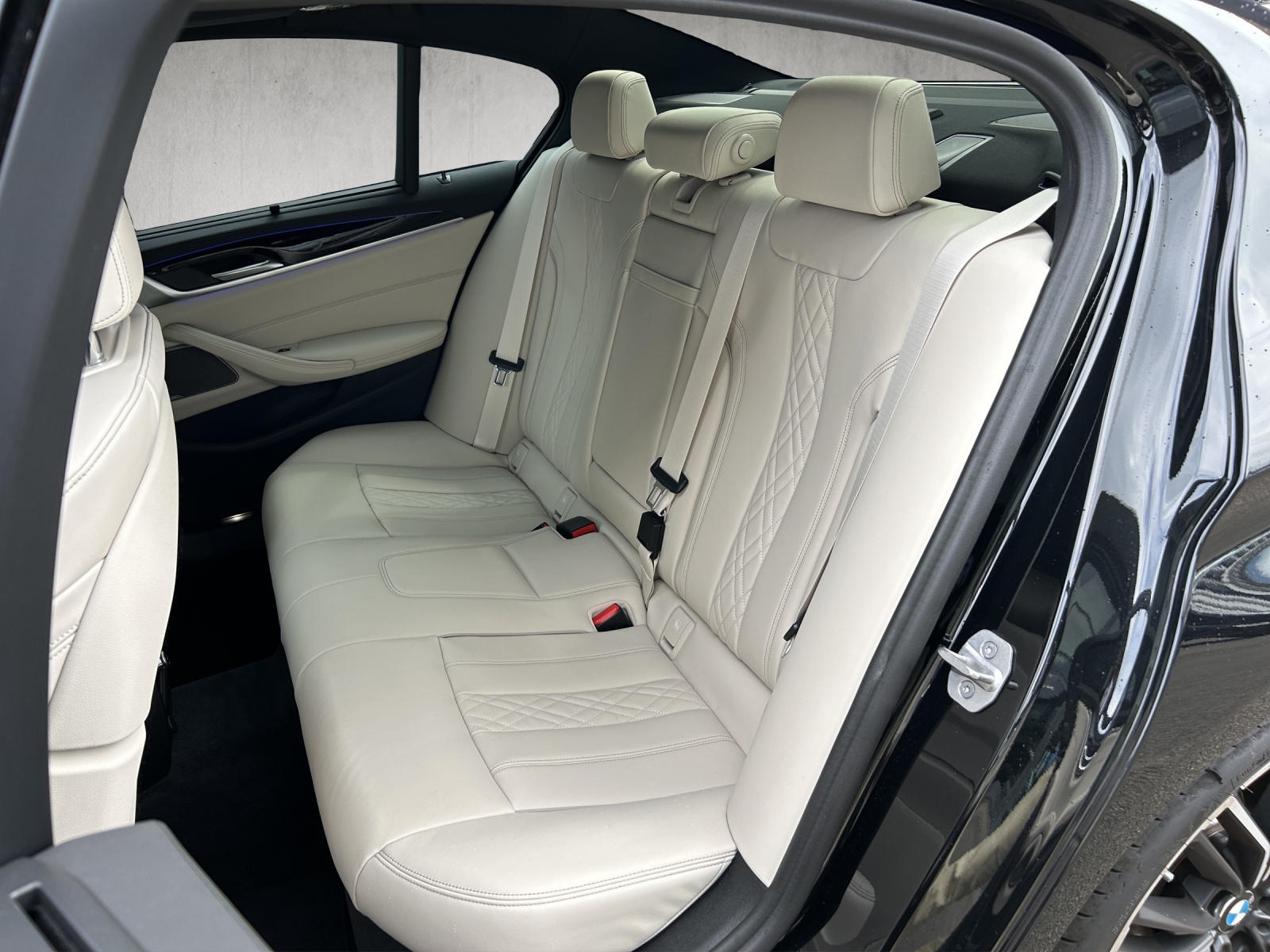 BMW M550i xDrive SAG-image-8