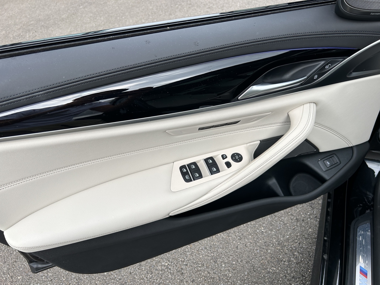 BMW M550i xDrive SAG-image-7