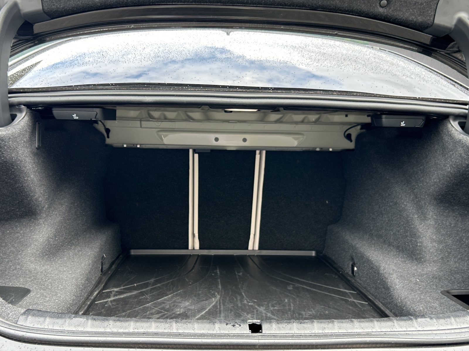 BMW M550i xDrive SAG-image-12