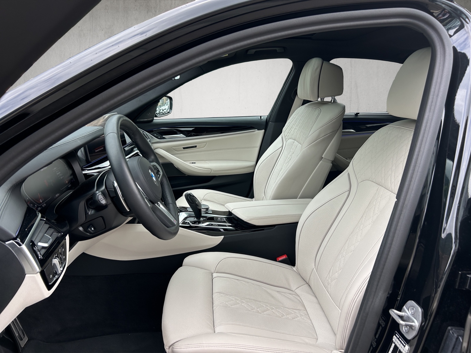 BMW M550i xDrive SAG-image-6