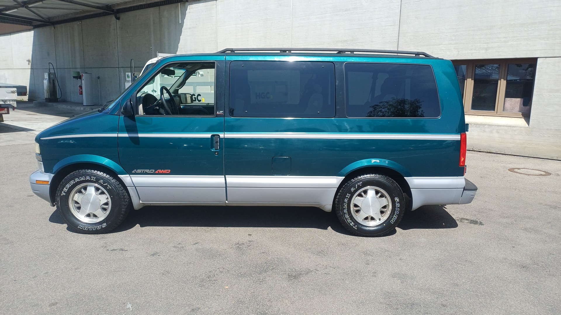 CHEVROLET Astro LT Extended 4x4-image-3