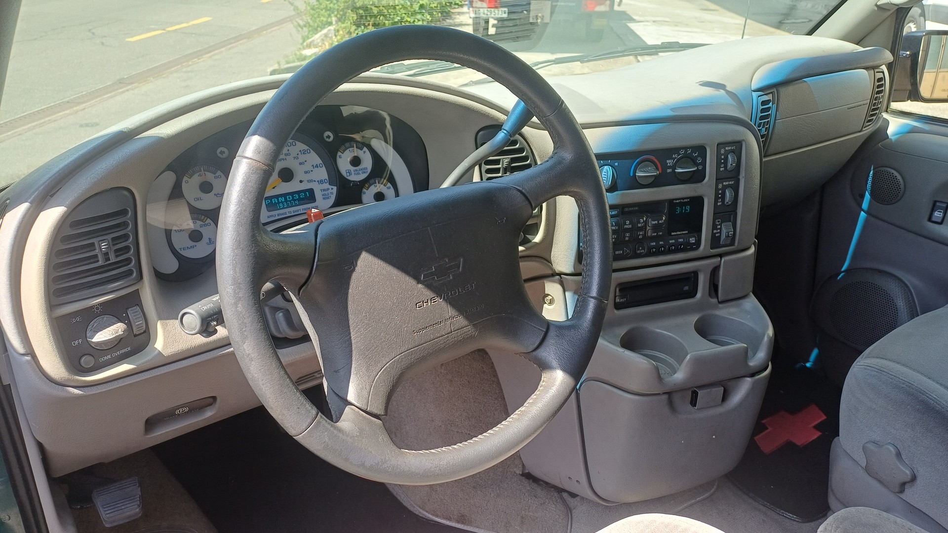 CHEVROLET Astro LT Extended 4x4-image-9