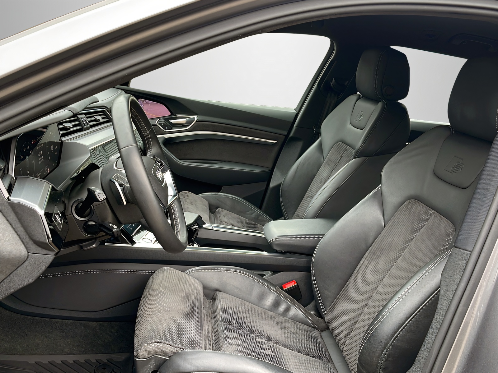 AUDI e-tron 55 Advanced quattro-image-5