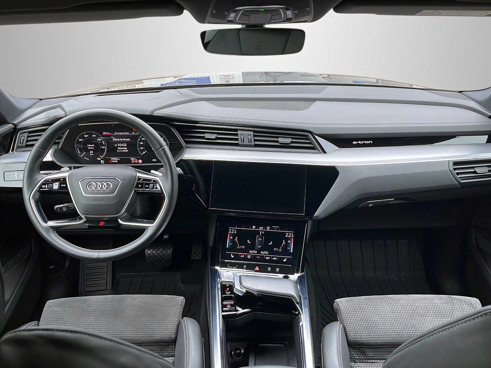 AUDI e-tron 55 Advanced quattro-image-7