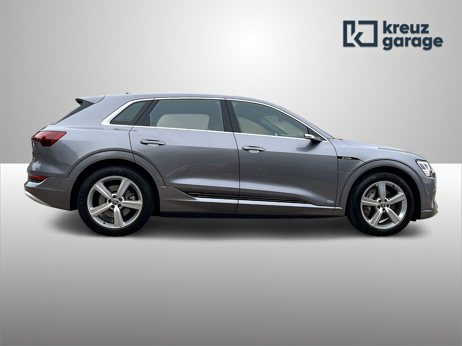 AUDI e-tron 55 Advanced quattro-image-1