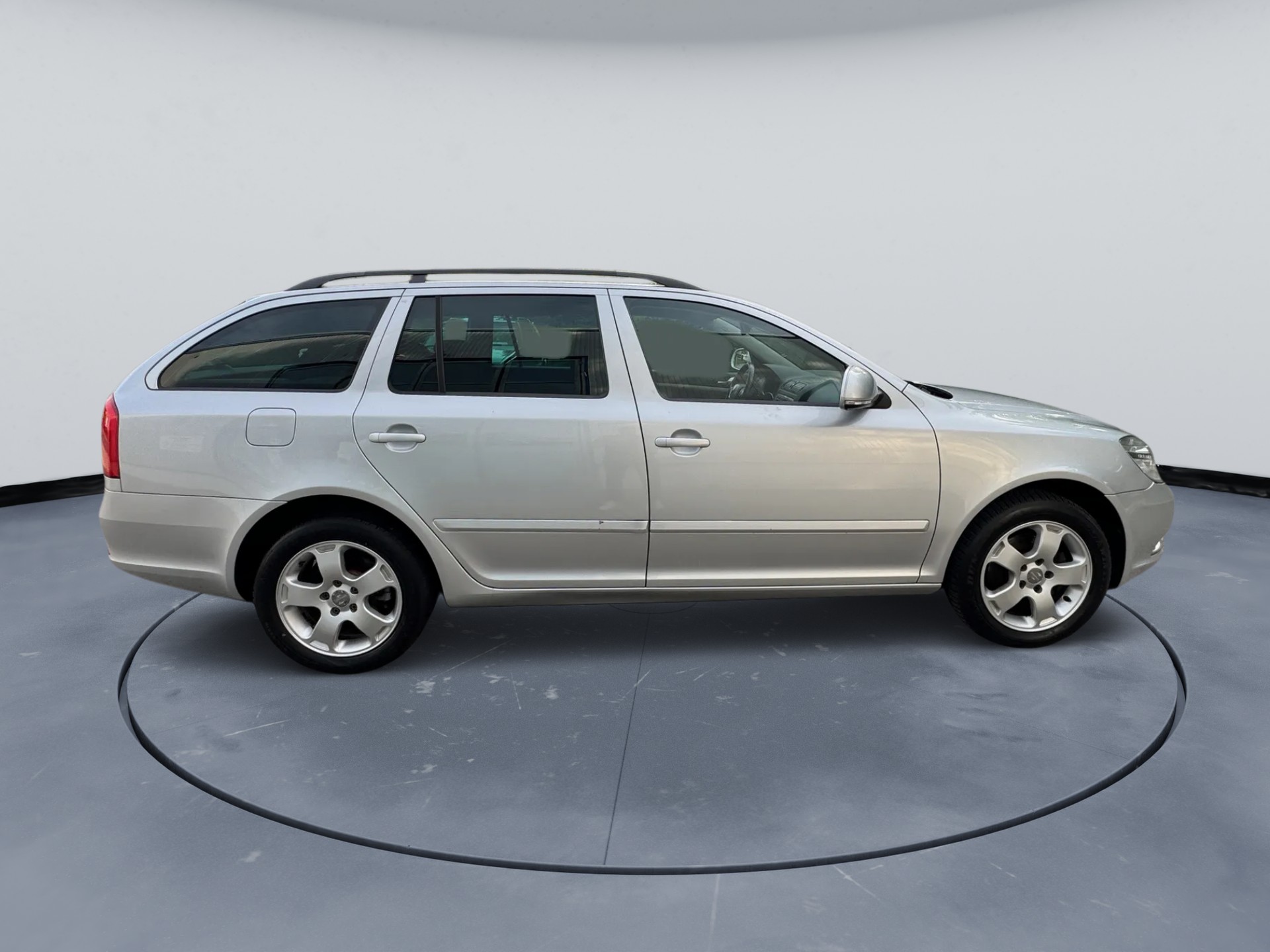 SKODA Octavia Combi 2.0 TDI Elegance DSG-image-3