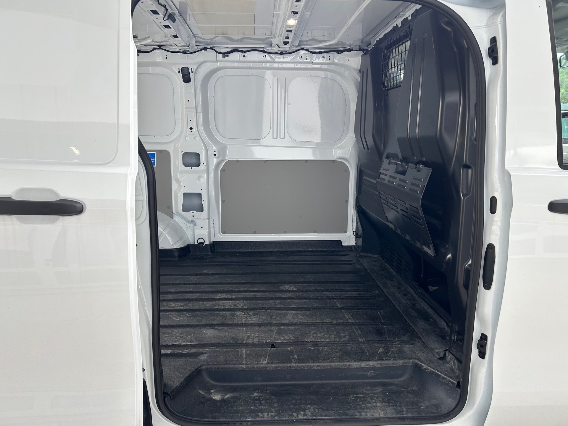 VW New Transporter Kastenwagen Automat 150PS TDI-image-7