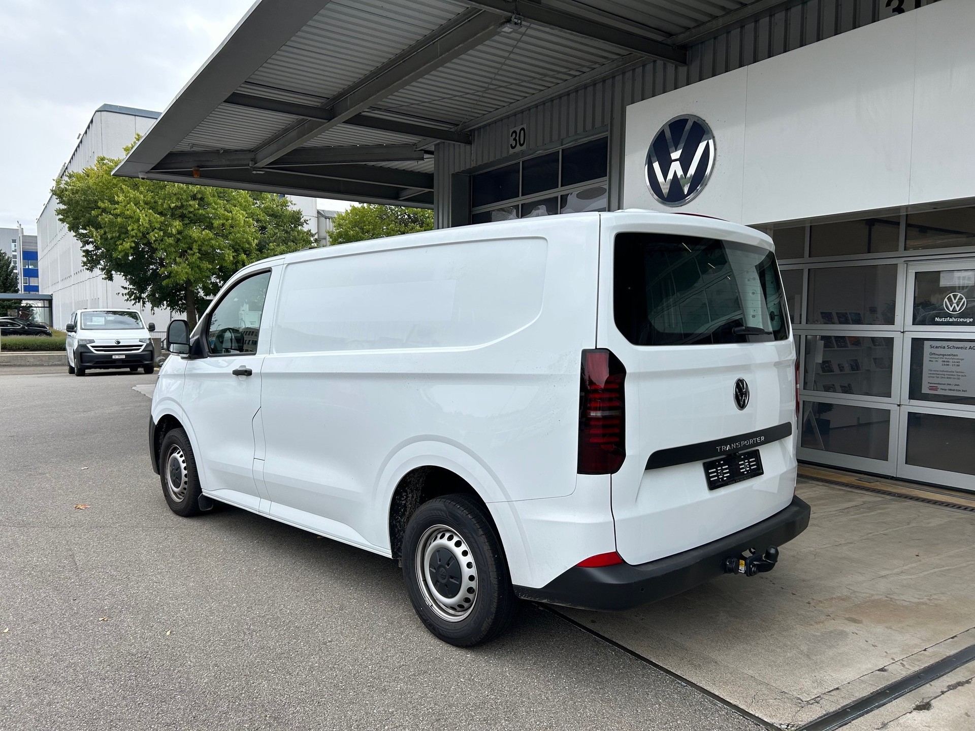 VW New Transporter Kastenwagen Automat 150PS TDI-showroom-element-2