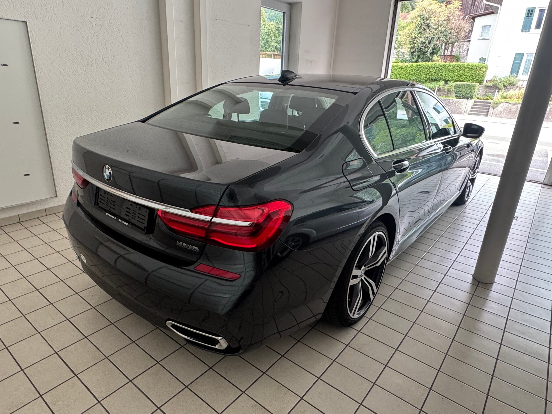 BMW 730d xDrive Steptronic-image-1
