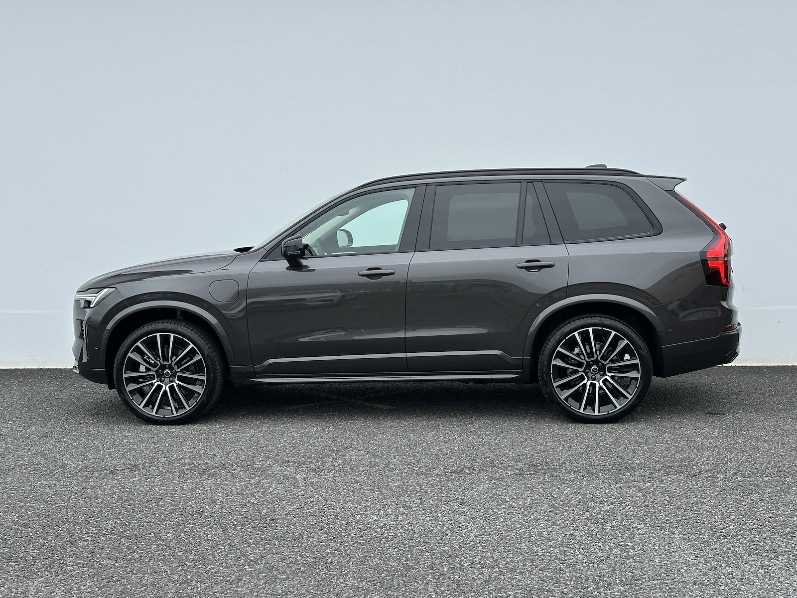 VOLVO XC90 2.0 T8 TE Ultra Dark eAWD-image-4