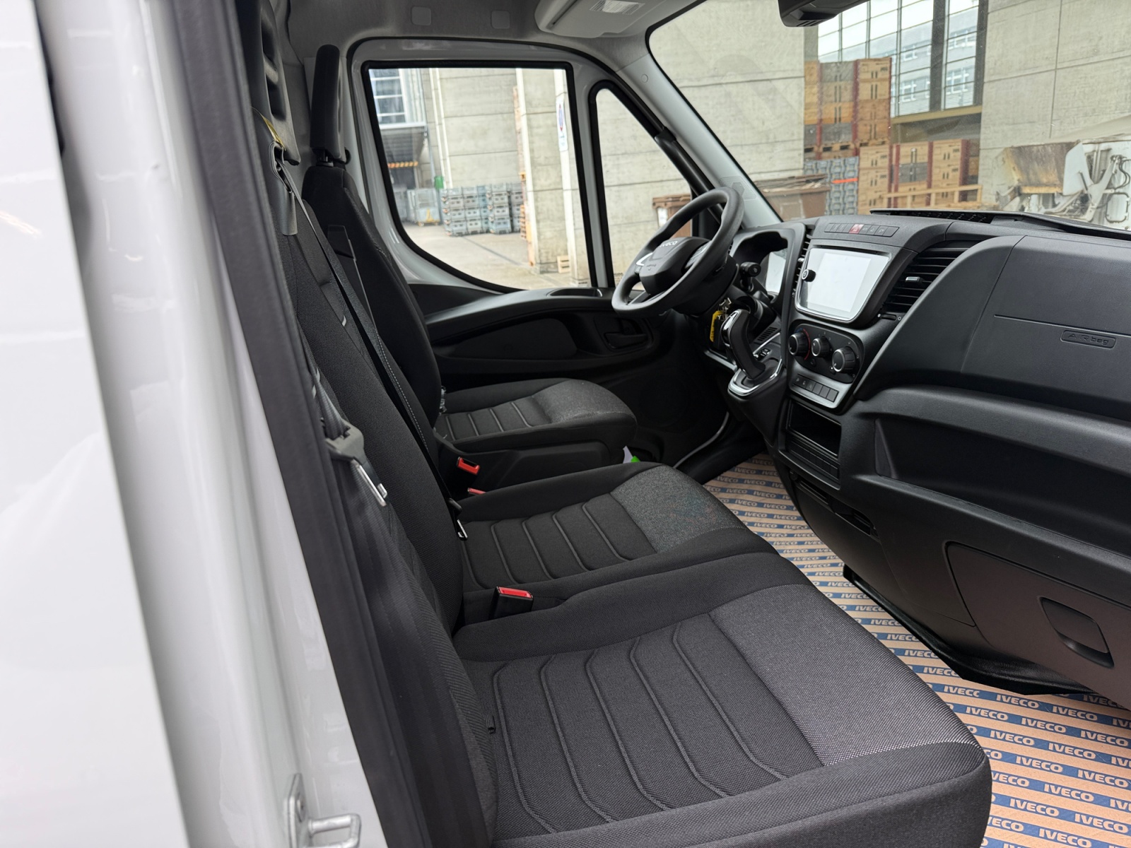 IVECO 35C18HA8V-image-10