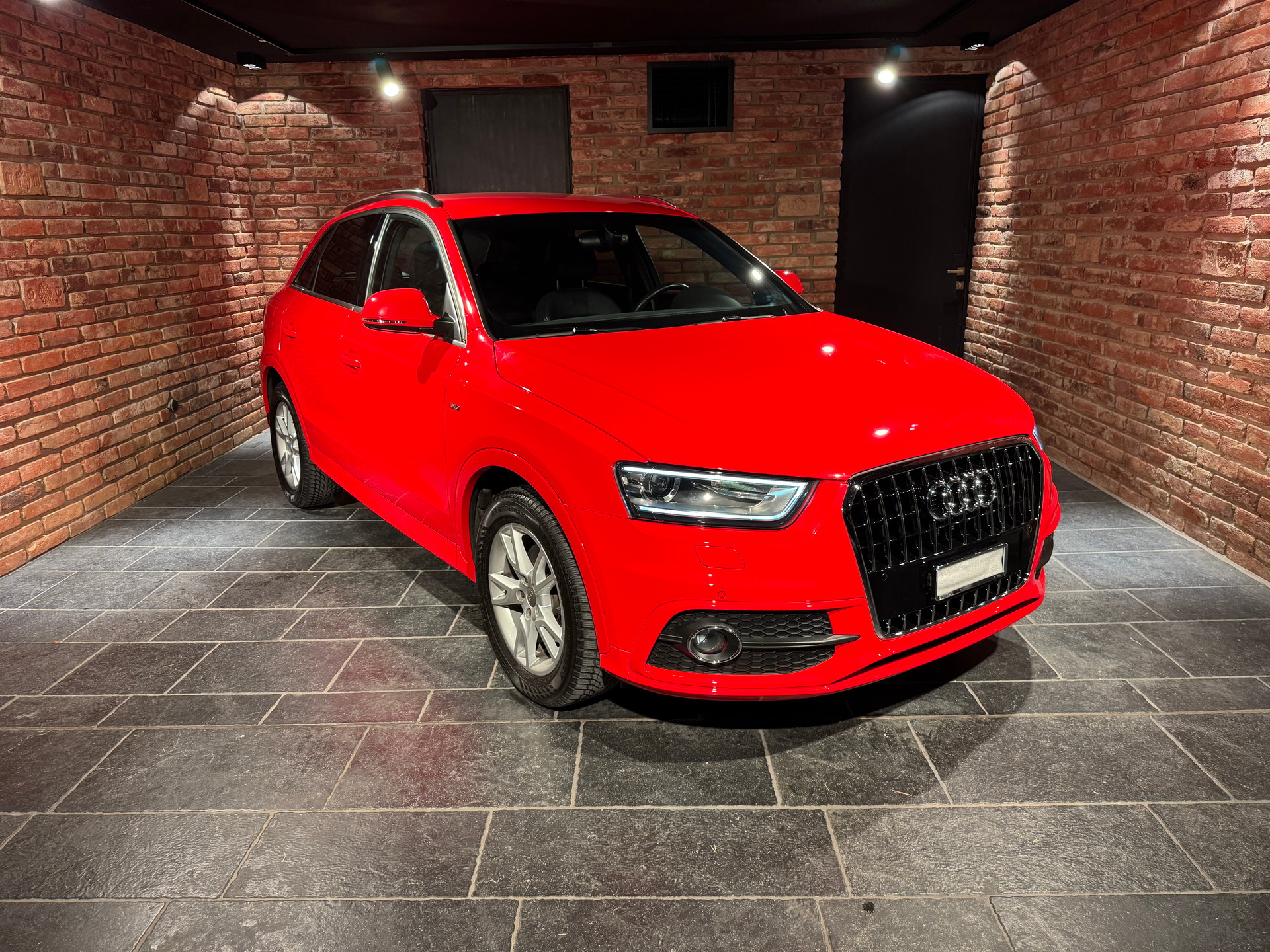 AUDI Q3 2.0 TFSI quattro S-tronic-image-0