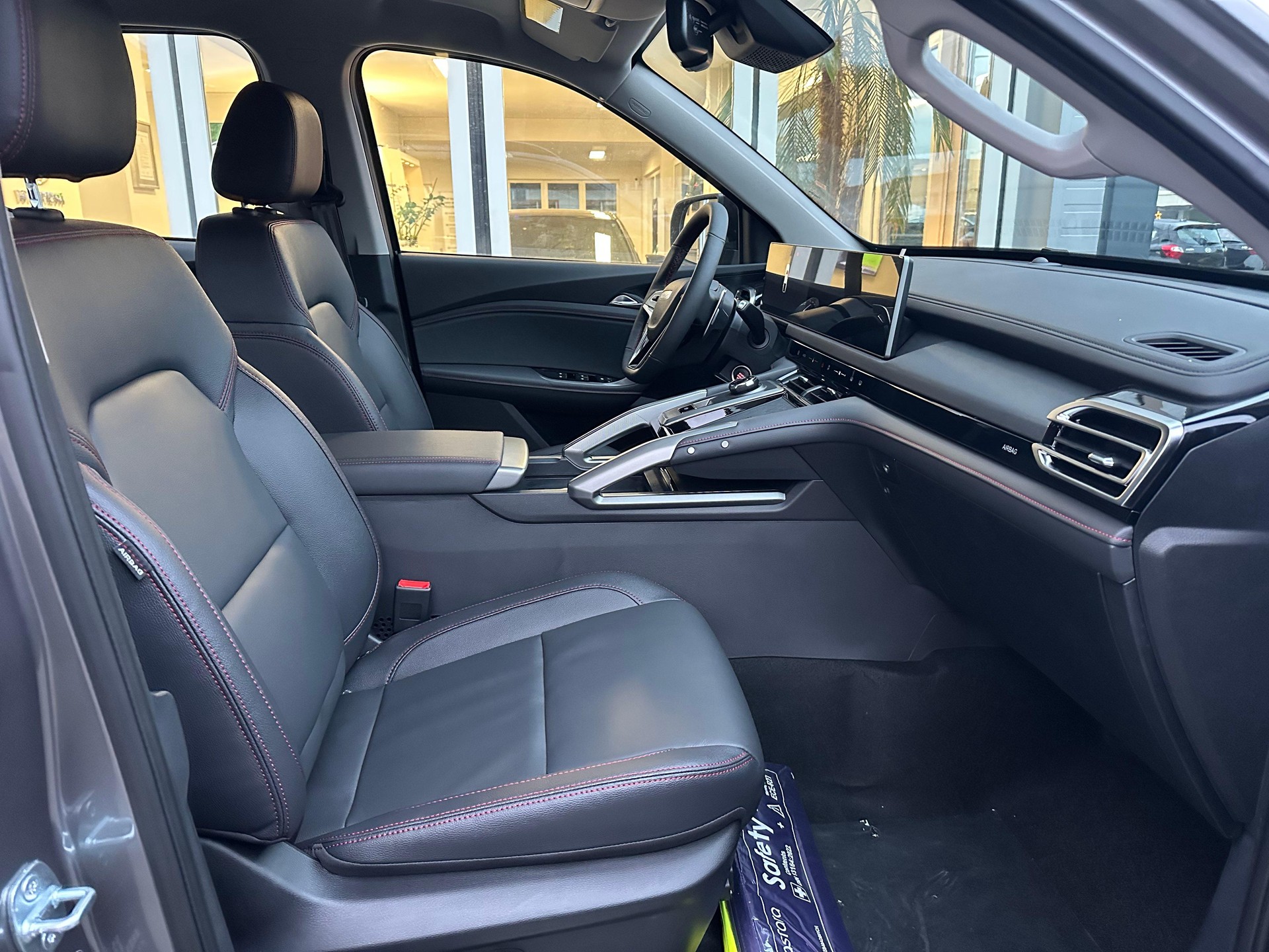 MAXUS T60 Max 2.0 TD Luxury-image-11