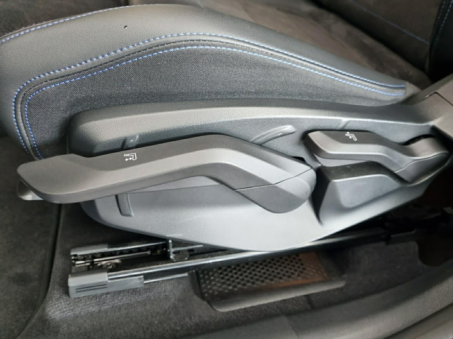 BMW X1 xDrive 20d 48V M Sport Hybrid-image-9