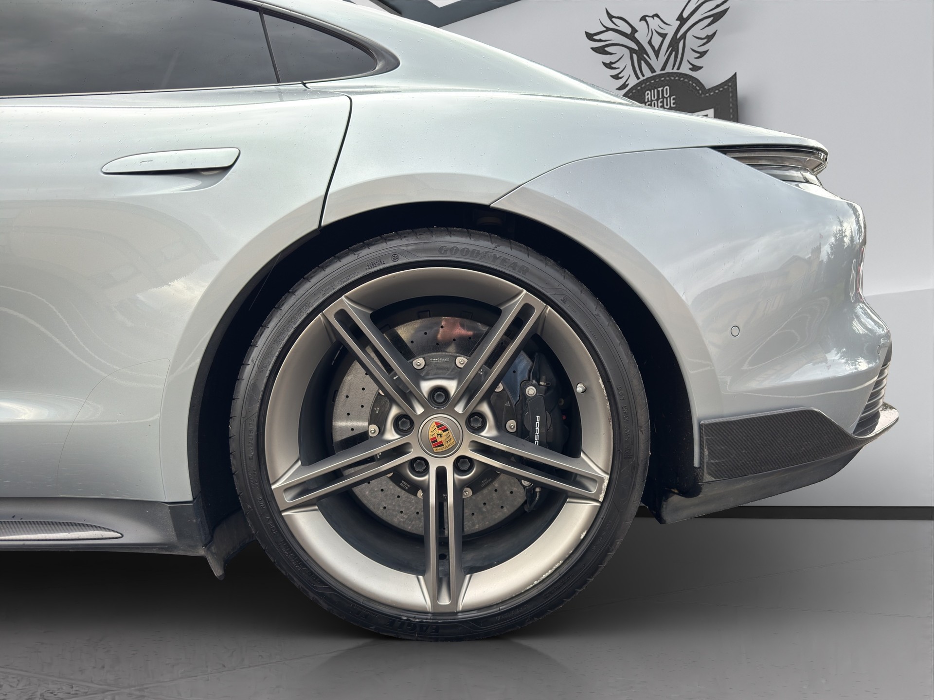 PORSCHE Taycan Turbo S-image-21