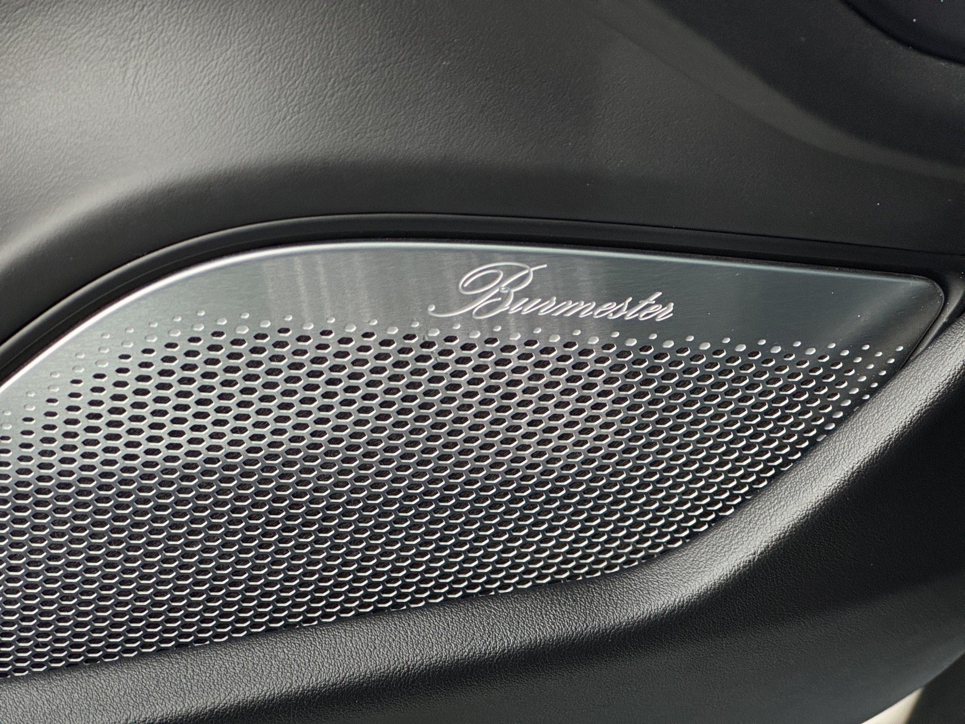 PORSCHE Taycan Turbo S-image-26