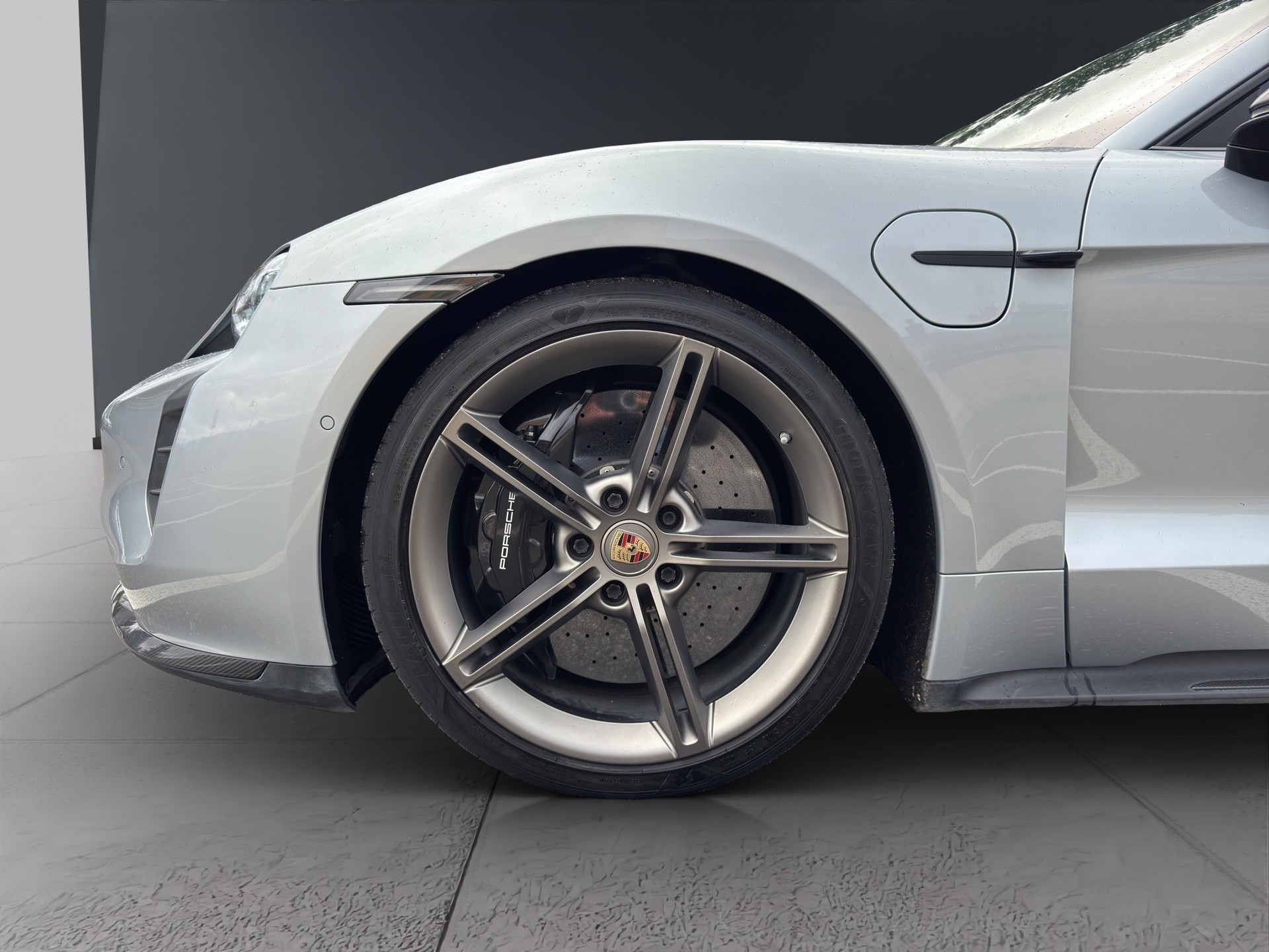 PORSCHE Taycan Turbo S-image-19