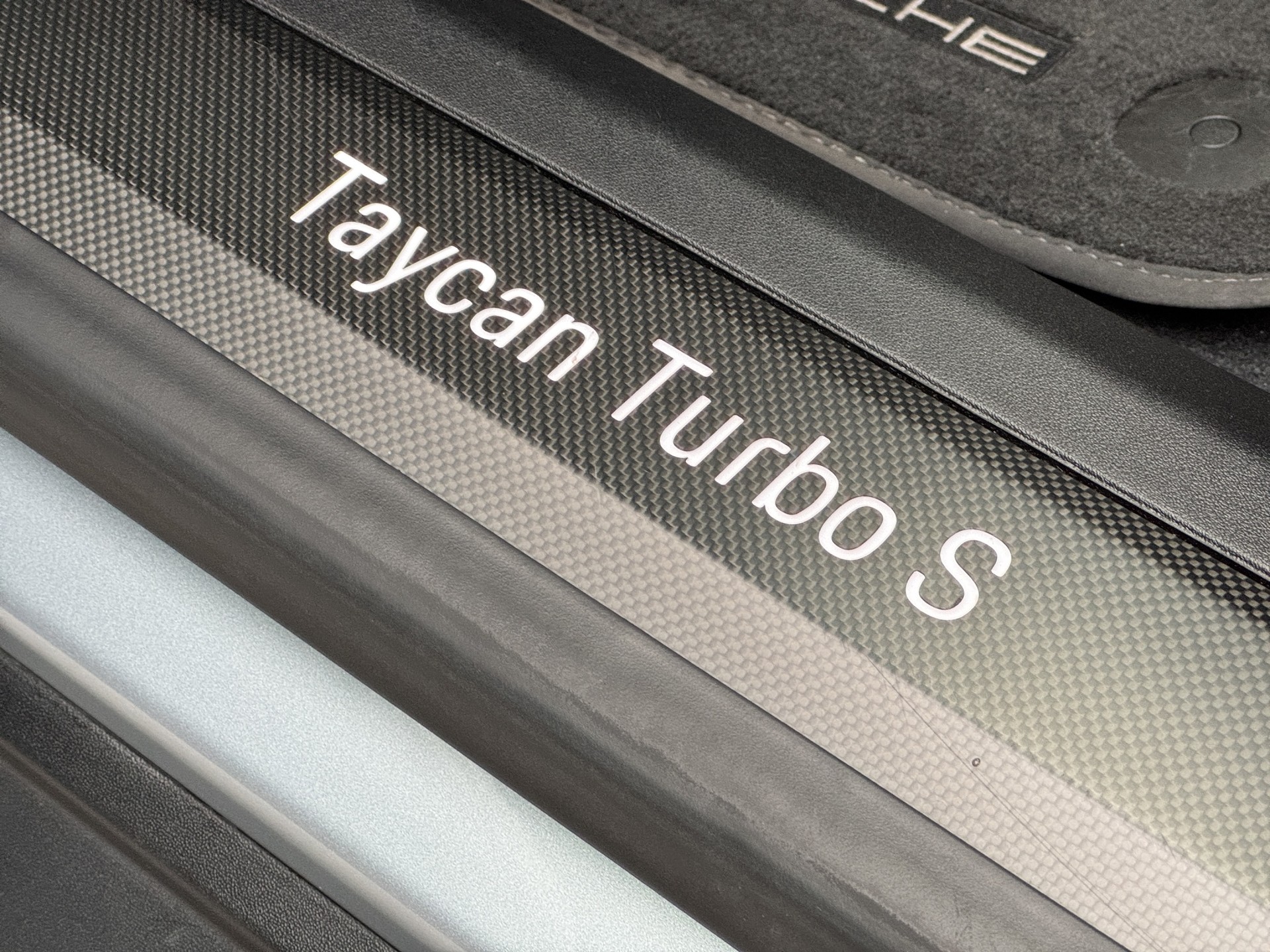 PORSCHE Taycan Turbo S-image-25