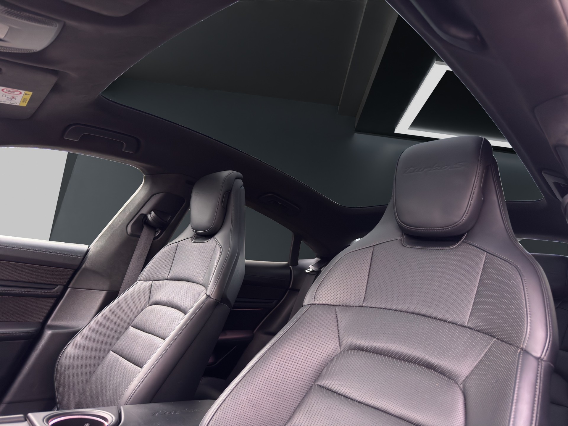 PORSCHE Taycan Turbo S-image-23