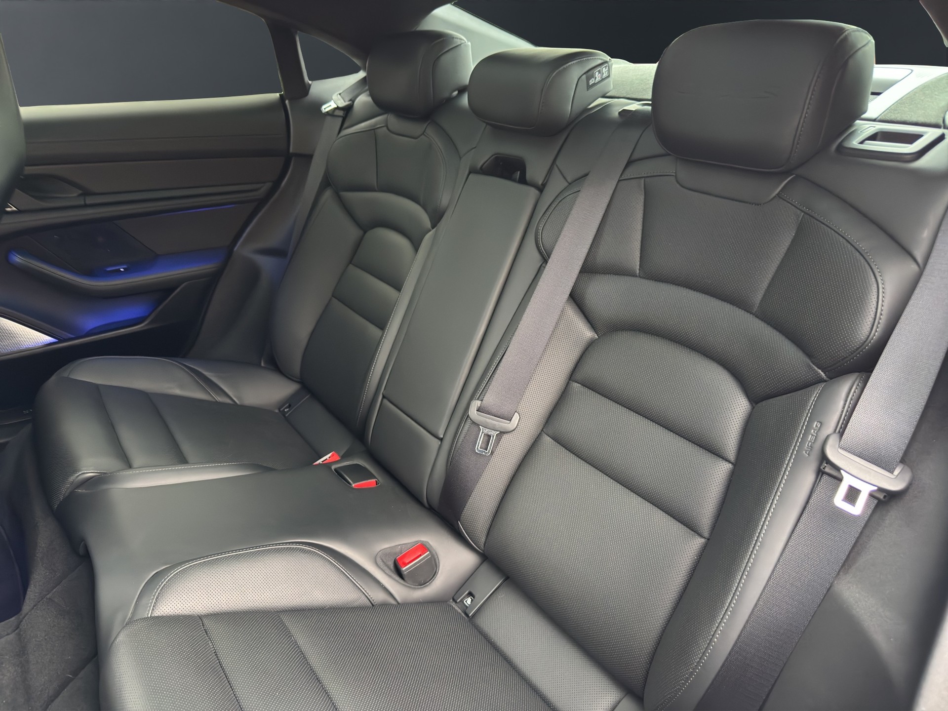 PORSCHE Taycan Turbo S-image-11