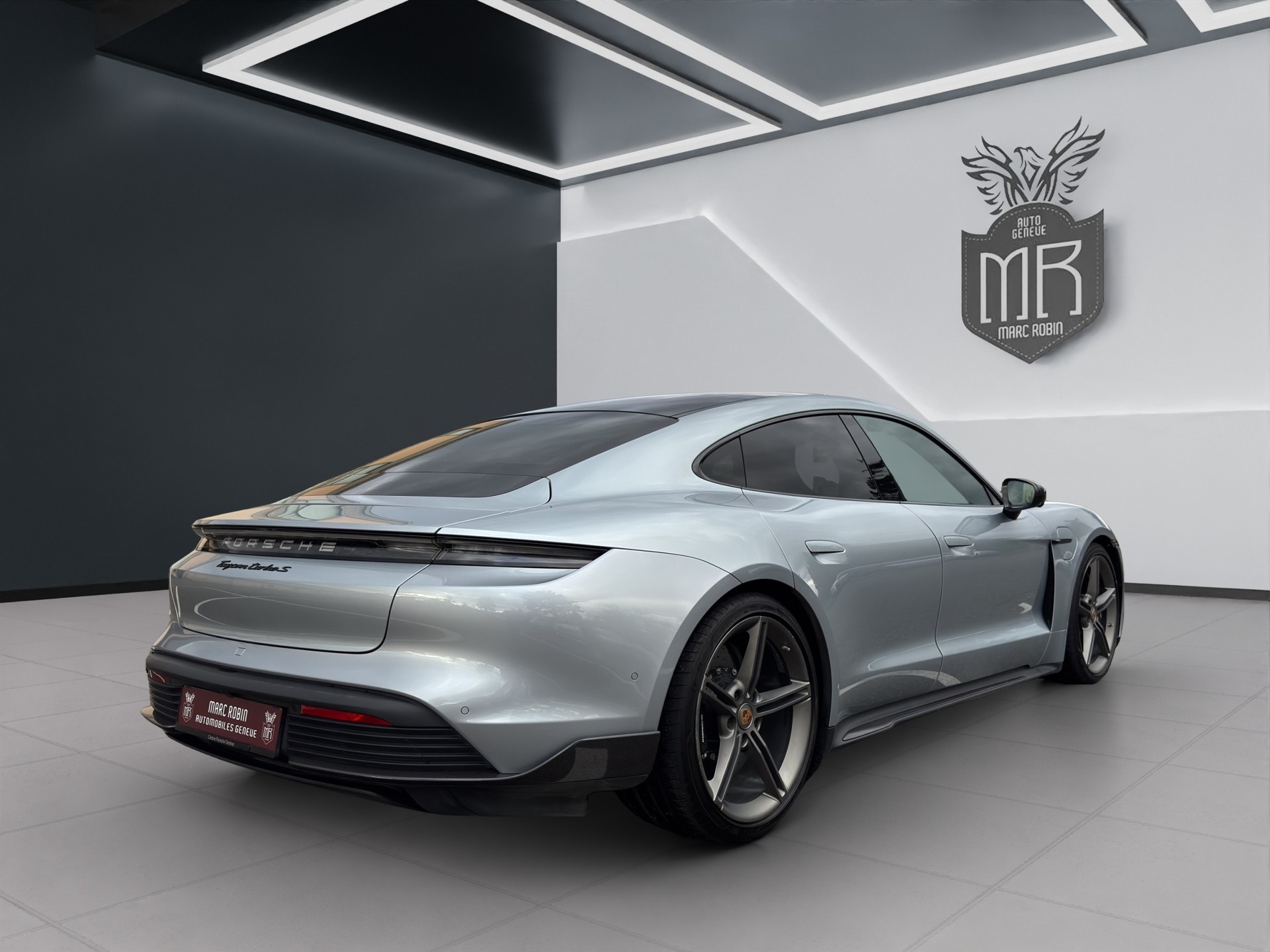 PORSCHE Taycan Turbo S-showroom-element-3