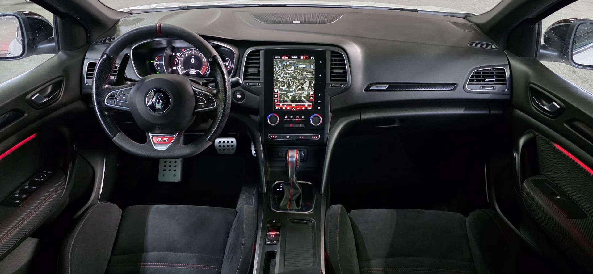 RENAULT Mégane Trophy 300 EDC-image-10