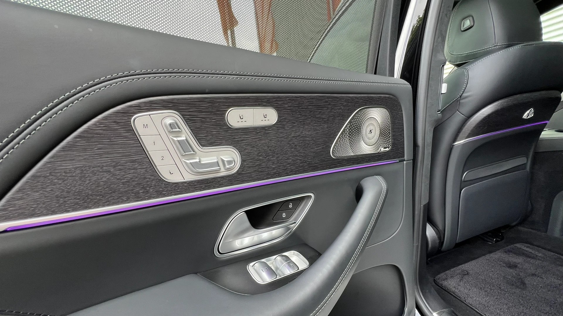 MERCEDES-BENZ GLS MAYBACH 600 9G-TRONIC l 558 PS-image-23