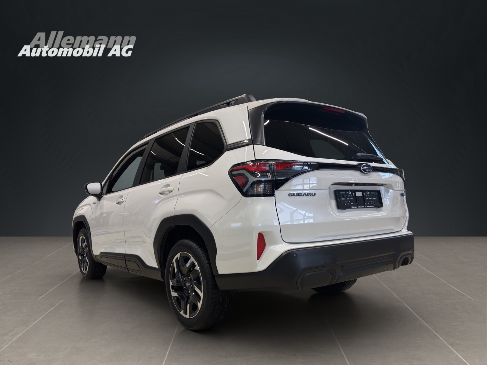 SUBARU Forester Station 2.0i e-Boxer Swiss Plus-image-3