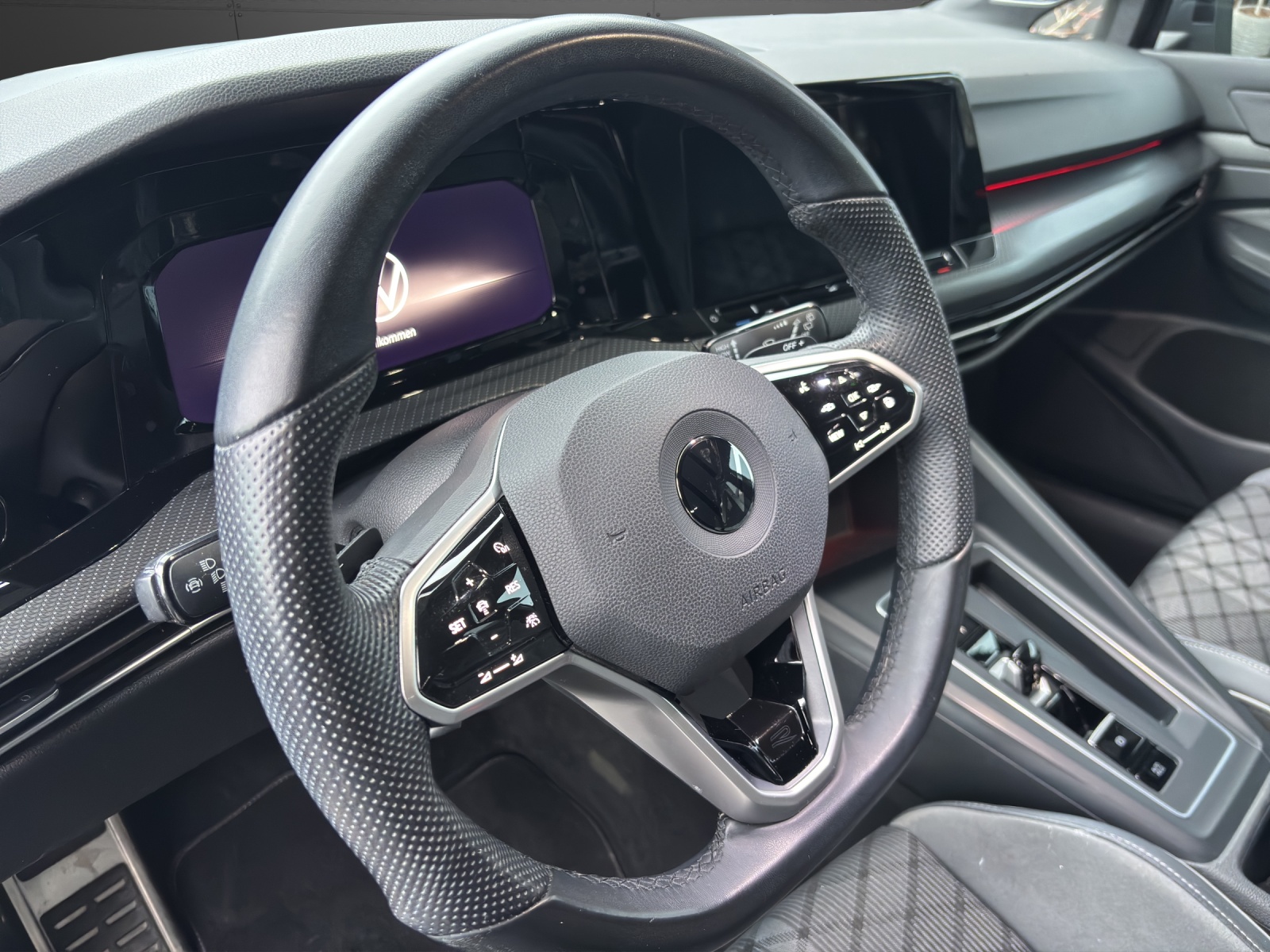 VW Golf Variant 1.5 eTSI mHEV R-Line-image-3