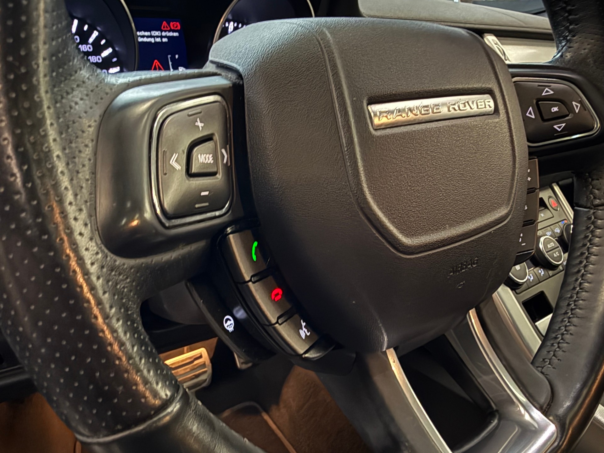 LAND ROVER Range Rover Evoque 2.0 Si4 Dynamic AT9-image-18