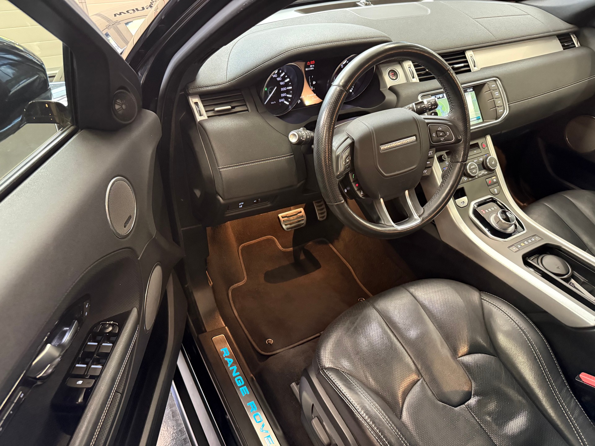 LAND ROVER Range Rover Evoque 2.0 Si4 Dynamic AT9-image-8