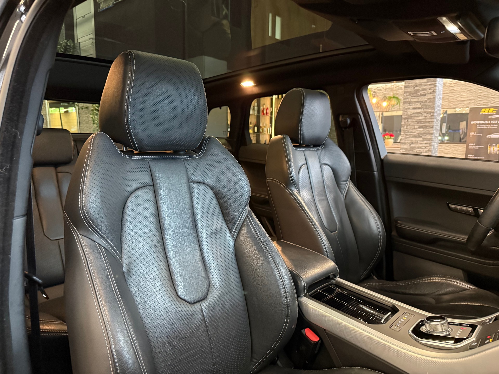 LAND ROVER Range Rover Evoque 2.0 Si4 Dynamic AT9-image-11