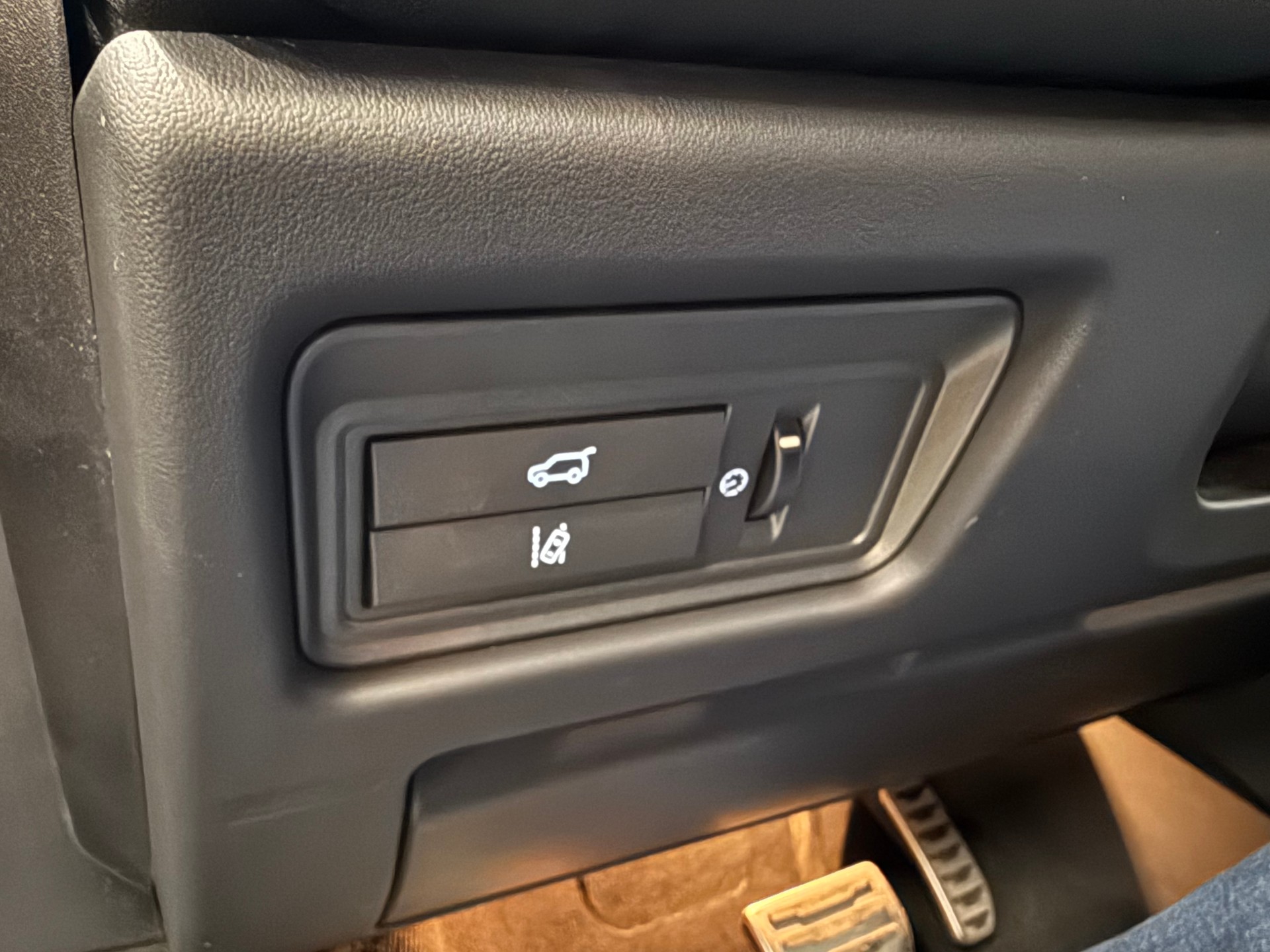 LAND ROVER Range Rover Evoque 2.0 Si4 Dynamic AT9-image-25
