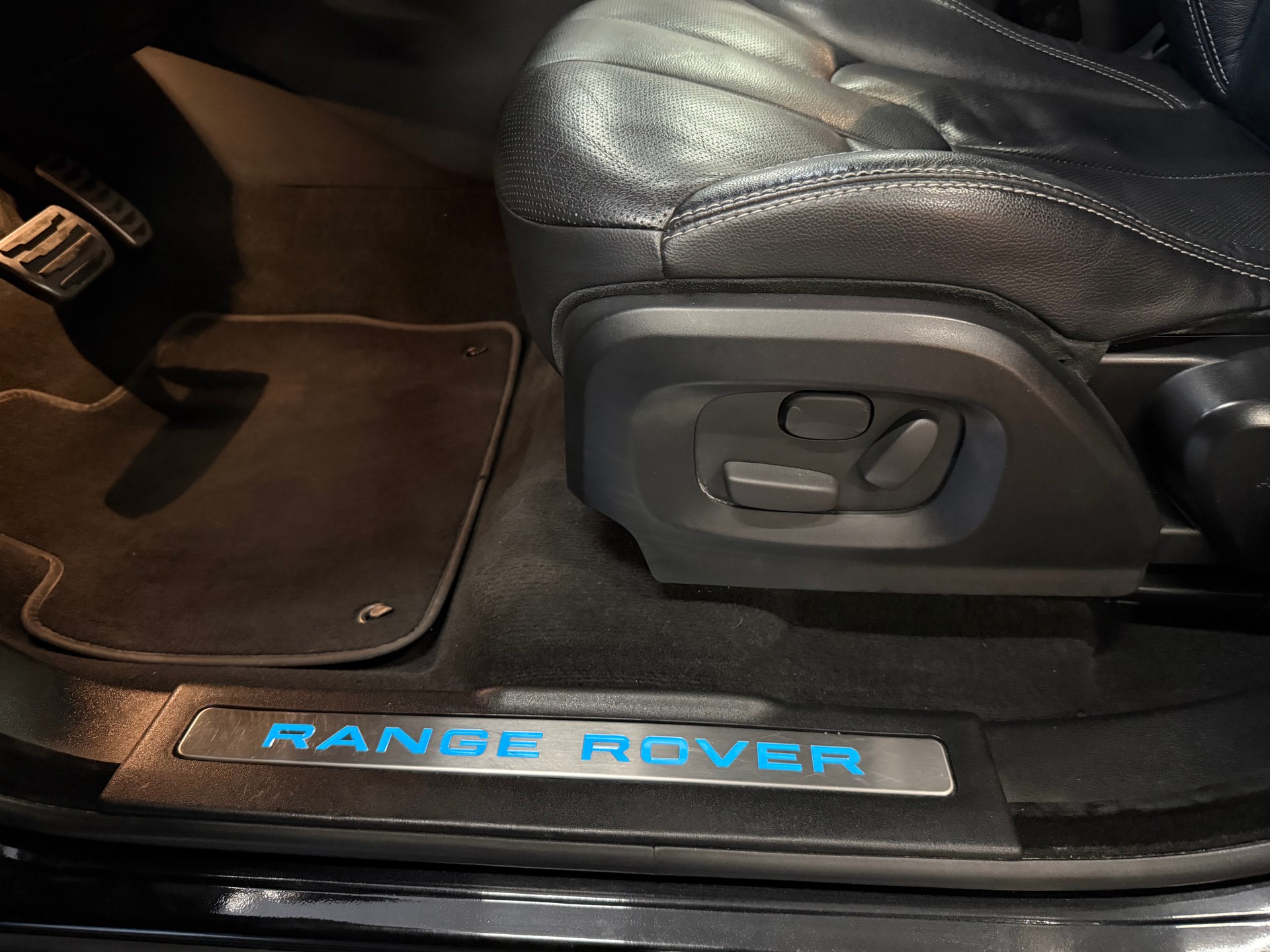 LAND ROVER Range Rover Evoque 2.0 Si4 Dynamic AT9-image-19