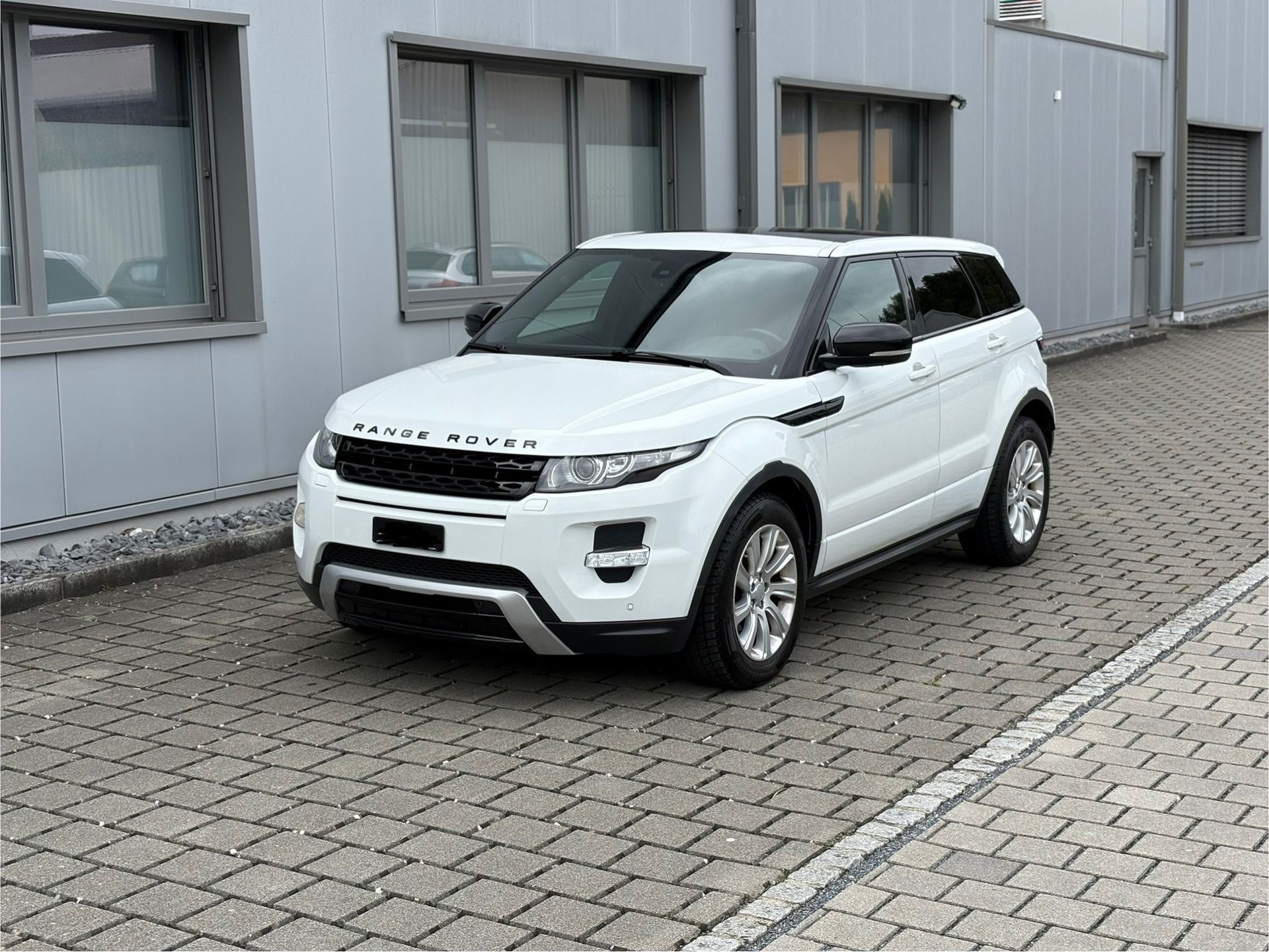 LAND ROVER Range Rover Evoque 2.2 SD4 Prestige AT6-image-5