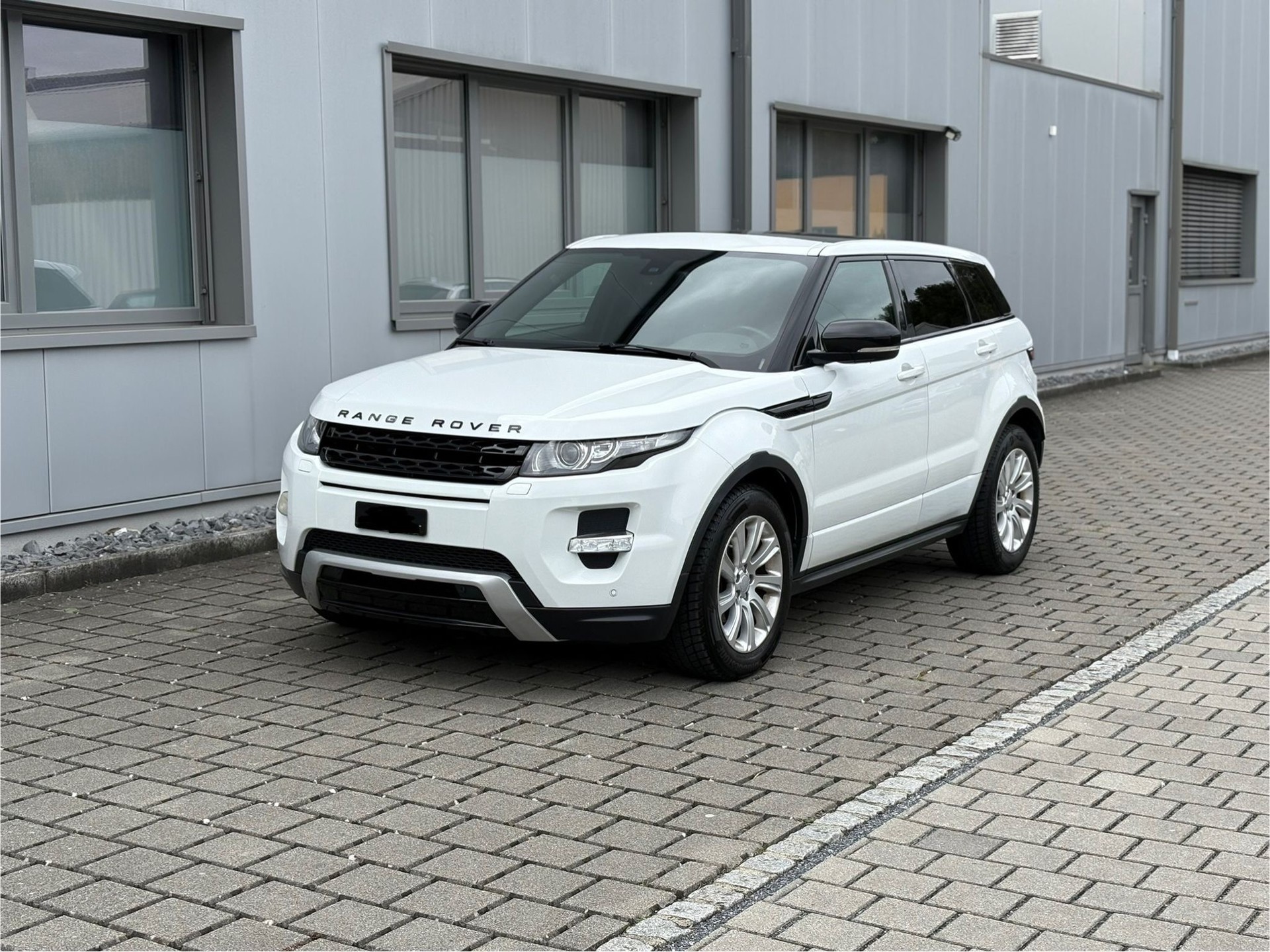 LAND ROVER Range Rover Evoque 2.2 SD4 Prestige AT6-image-2